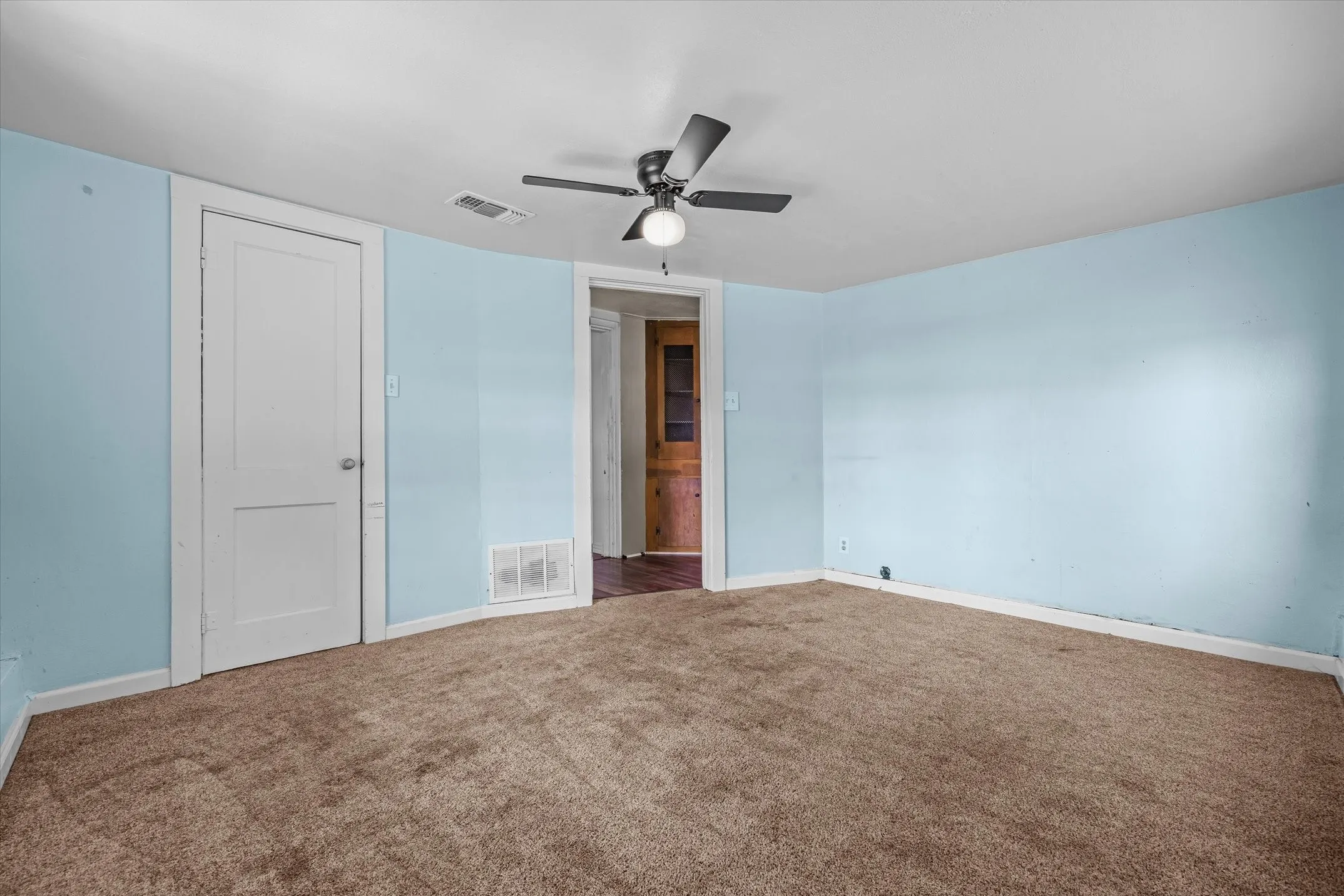 Single Family Residence For Sale in Morris County , 505 N Willis Street, Daingerfield, Texas 75638, 3 Bedrooms, 2 Bathrooms, Garage spaces, 1,308 Sqft, built in 1946, Preowned, Price $175,000, mls#21245785, Real Estate Agent in Daingerfield, Homes For Sale in Morris county, Homes For Sale in Daingerfield, Realtor in Daingerfield Texas, Real Estate Brokerage Independent Realty Texas, Luminita Cordes Realtor