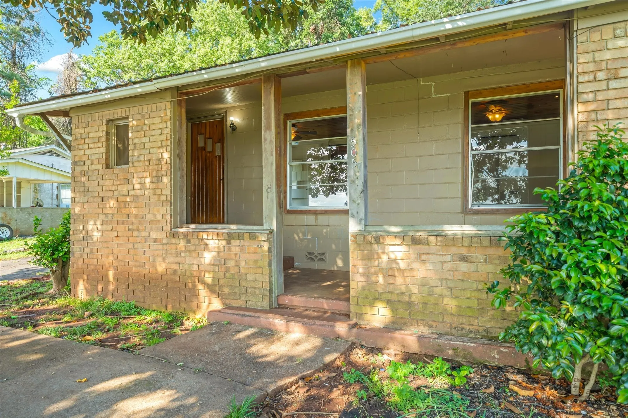 Single Family Residence For Sale in Morris County , 505 N Willis Street, Daingerfield, Texas 75638, 3 Bedrooms, 2 Bathrooms, Garage spaces, 1,308 Sqft, built in 1946, Preowned, Price $175,000, mls#21245785, Real Estate Agent in Daingerfield, Homes For Sale in Morris county, Homes For Sale in Daingerfield, Realtor in Daingerfield Texas, Real Estate Brokerage Independent Realty Texas, Luminita Cordes Realtor