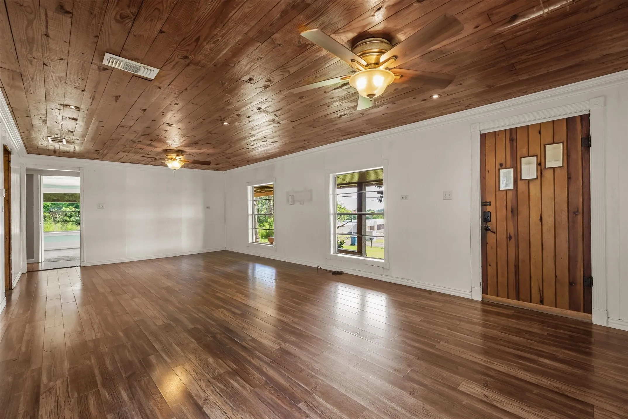 Single Family Residence For Sale in Morris County , 505 N Willis Street, Daingerfield, Texas 75638, 3 Bedrooms, 2 Bathrooms, Garage spaces, 1,308 Sqft, built in 1946, Preowned, Price $175,000, mls#21245785, Real Estate Agent in Daingerfield, Homes For Sale in Morris county, Homes For Sale in Daingerfield, Realtor in Daingerfield Texas, Real Estate Brokerage Independent Realty Texas, Luminita Cordes Realtor
