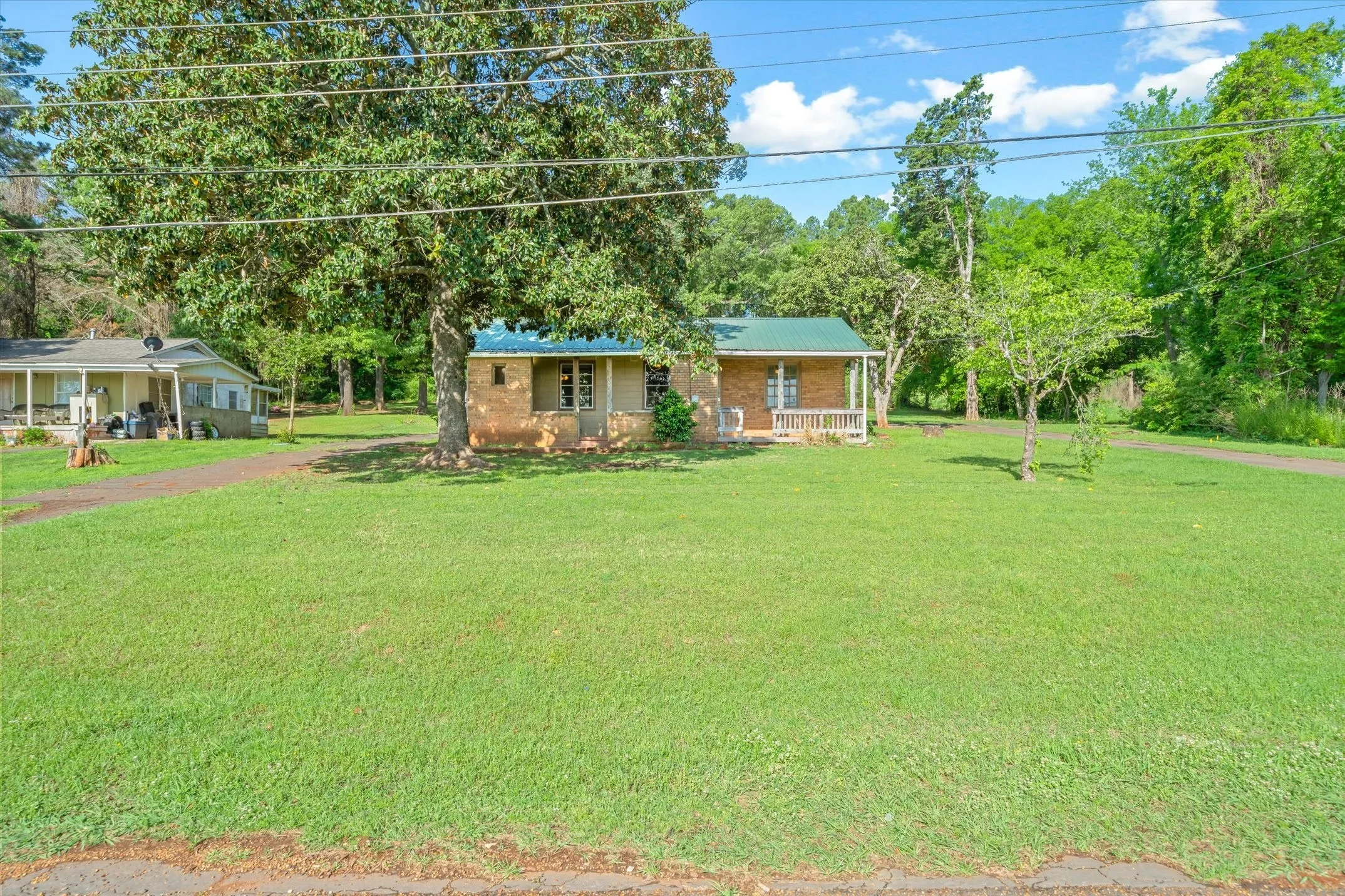 Single Family Residence For Sale in Morris County , 505 N Willis Street, Daingerfield, Texas 75638, 3 Bedrooms, 2 Bathrooms, Garage spaces, 1,308 Sqft, built in 1946, Preowned, Price $175,000, mls#21245785, Real Estate Agent in Daingerfield, Homes For Sale in Morris county, Homes For Sale in Daingerfield, Realtor in Daingerfield Texas, Real Estate Brokerage Independent Realty Texas, Luminita Cordes Realtor