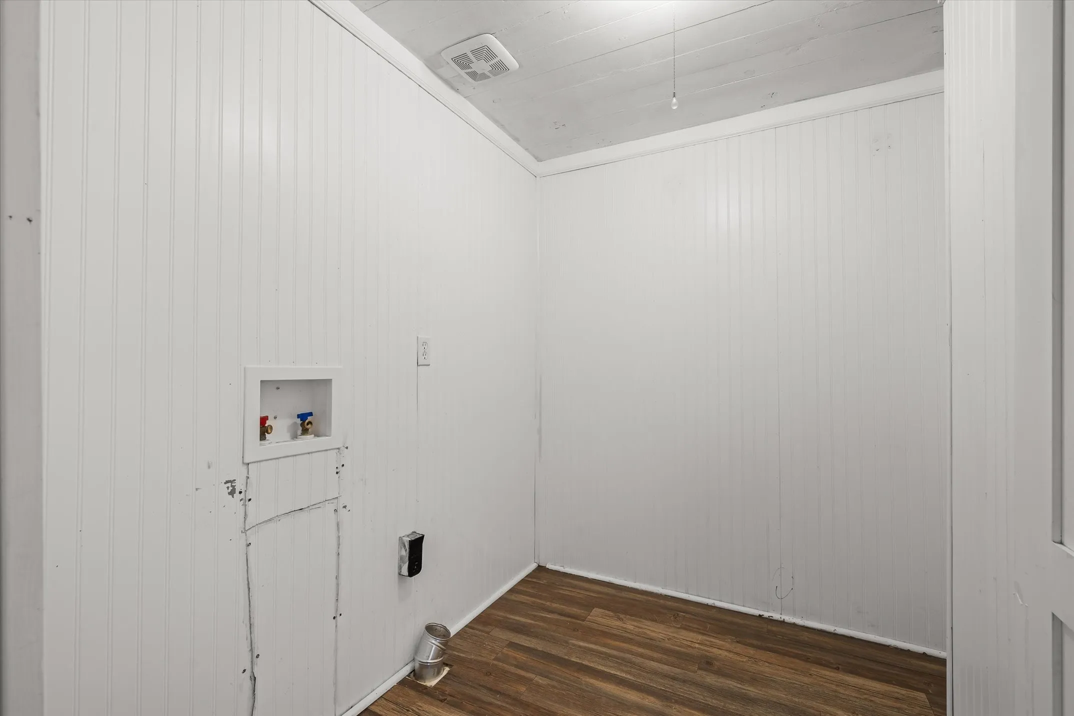Single Family Residence For Sale in Morris County , 505 N Willis Street, Daingerfield, Texas 75638, 3 Bedrooms, 2 Bathrooms, Garage spaces, 1,308 Sqft, built in 1946, Preowned, Price $175,000, mls#21245785, Real Estate Agent in Daingerfield, Homes For Sale in Morris county, Homes For Sale in Daingerfield, Realtor in Daingerfield Texas, Real Estate Brokerage Independent Realty Texas, Luminita Cordes Realtor
