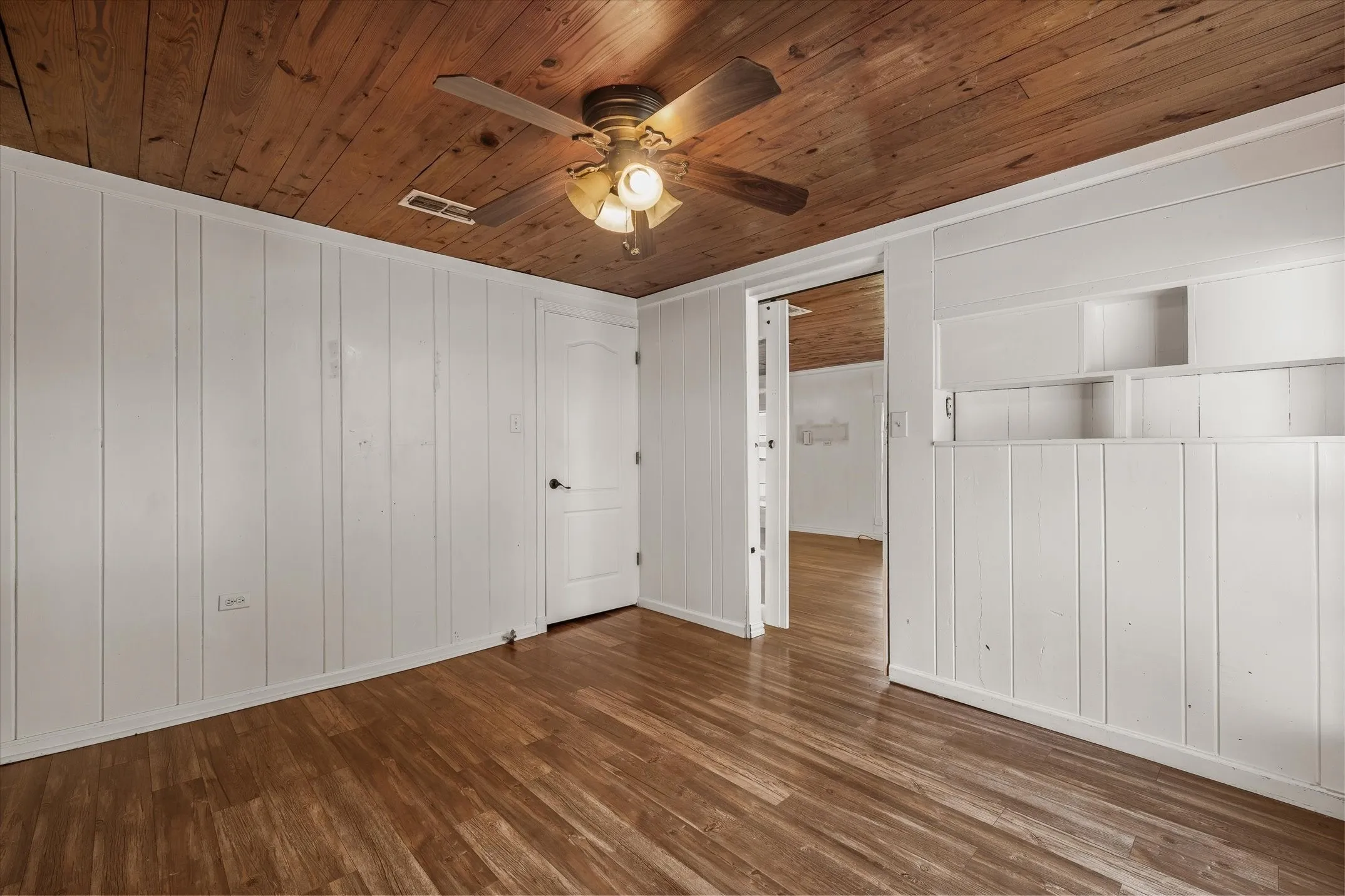 Single Family Residence For Sale in Morris County , 505 N Willis Street, Daingerfield, Texas 75638, 3 Bedrooms, 2 Bathrooms, Garage spaces, 1,308 Sqft, built in 1946, Preowned, Price $175,000, mls#21245785, Real Estate Agent in Daingerfield, Homes For Sale in Morris county, Homes For Sale in Daingerfield, Realtor in Daingerfield Texas, Real Estate Brokerage Independent Realty Texas, Luminita Cordes Realtor