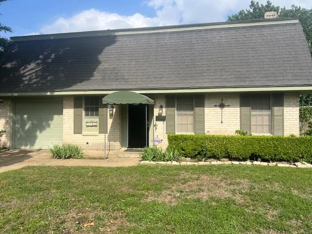 Single Family Residence For Rent in Dallas County , 3506 Bangor Court E, Irving, Texas 75062, 3 Bedroom, 2 Bathroom, 1 Garage spaces, 1,469 Sqft, built in 1961, Preowned, mls#21245056, Real Estate Agent in Irving, Homes For Rent in Dallas county, Homes For Rent in Irving, Realtor in Irving Texas, Real Estate Brokerage Independent Realty Texas, Luminita Cordes Realtor