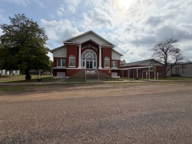 Office For Sale in Morris County , 204 Senter Avenue, Omaha, Texas 75571, 0, 0, Garage spaces, 0 Sqft, built in 1923, Preowned, Price $329,000, mls#21253587, Real Estate Agent in Omaha, Homes For Sale in Morris county, Homes For Sale in Omaha, Realtor in Omaha Texas, Real Estate Brokerage Independent Realty Texas, Luminita Cordes Realtor