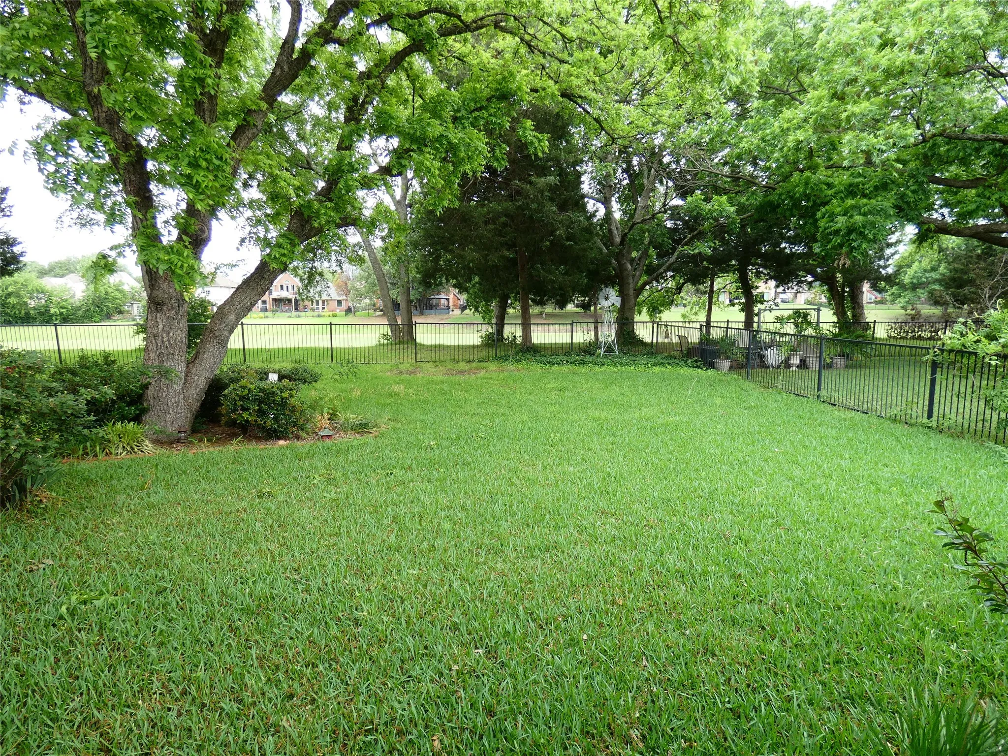 Single Family Residence For Sale in Dallas County , 506 Baltusrol Circle, Garland, Texas 75044, 4 Bedroom, 2 Bathroom, 2 Garage spaces, 2,439 Sqft, built in 1996, Preowned, mls#21253430, Real Estate Agent in Garland, Homes For Sale in Dallas county, Homes For Sale in Garland, Realtor in Garland Texas, Real Estate Brokerage Independent Realty Texas, Luminita Cordes Realtor