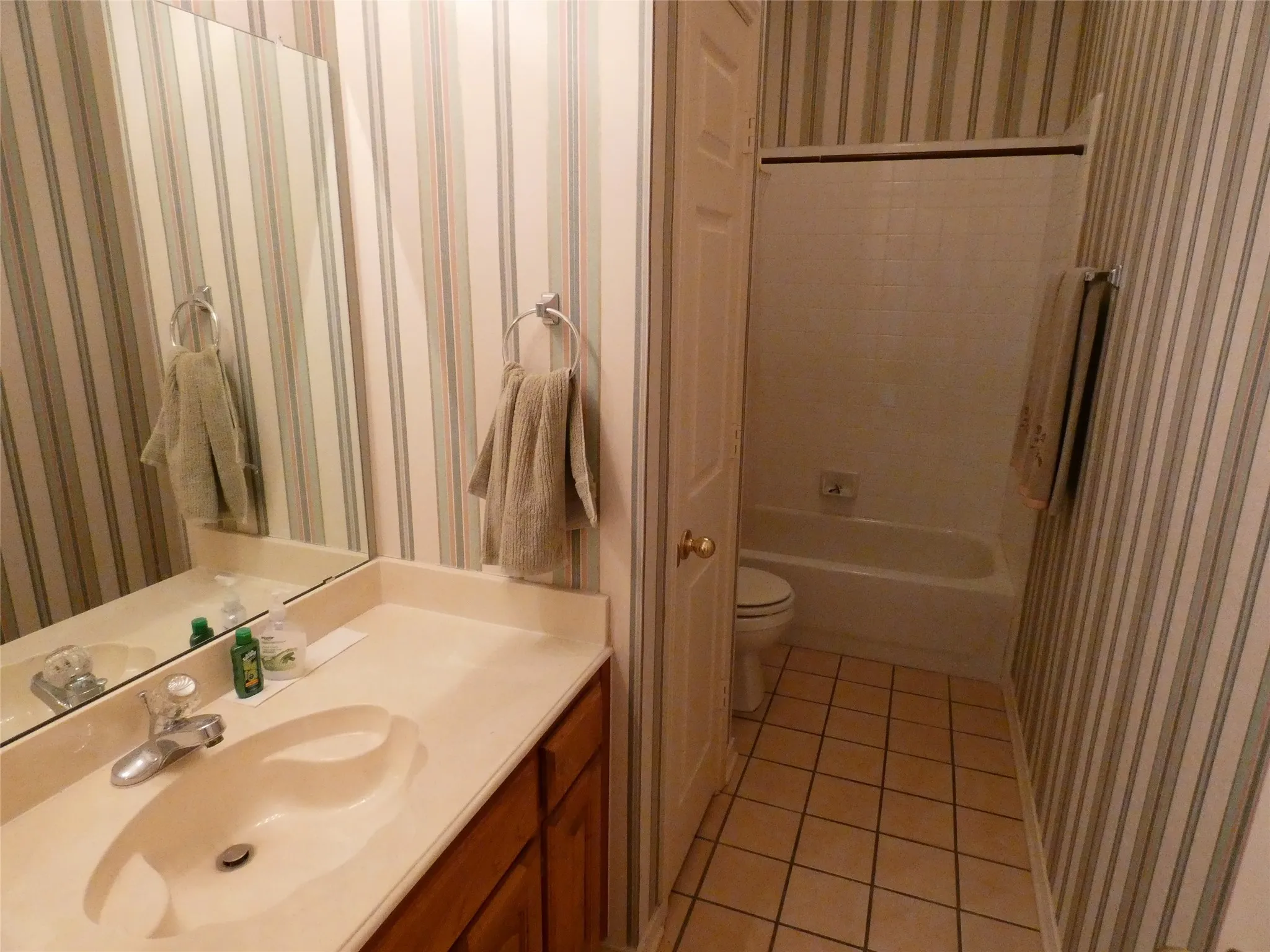 Guest full bath