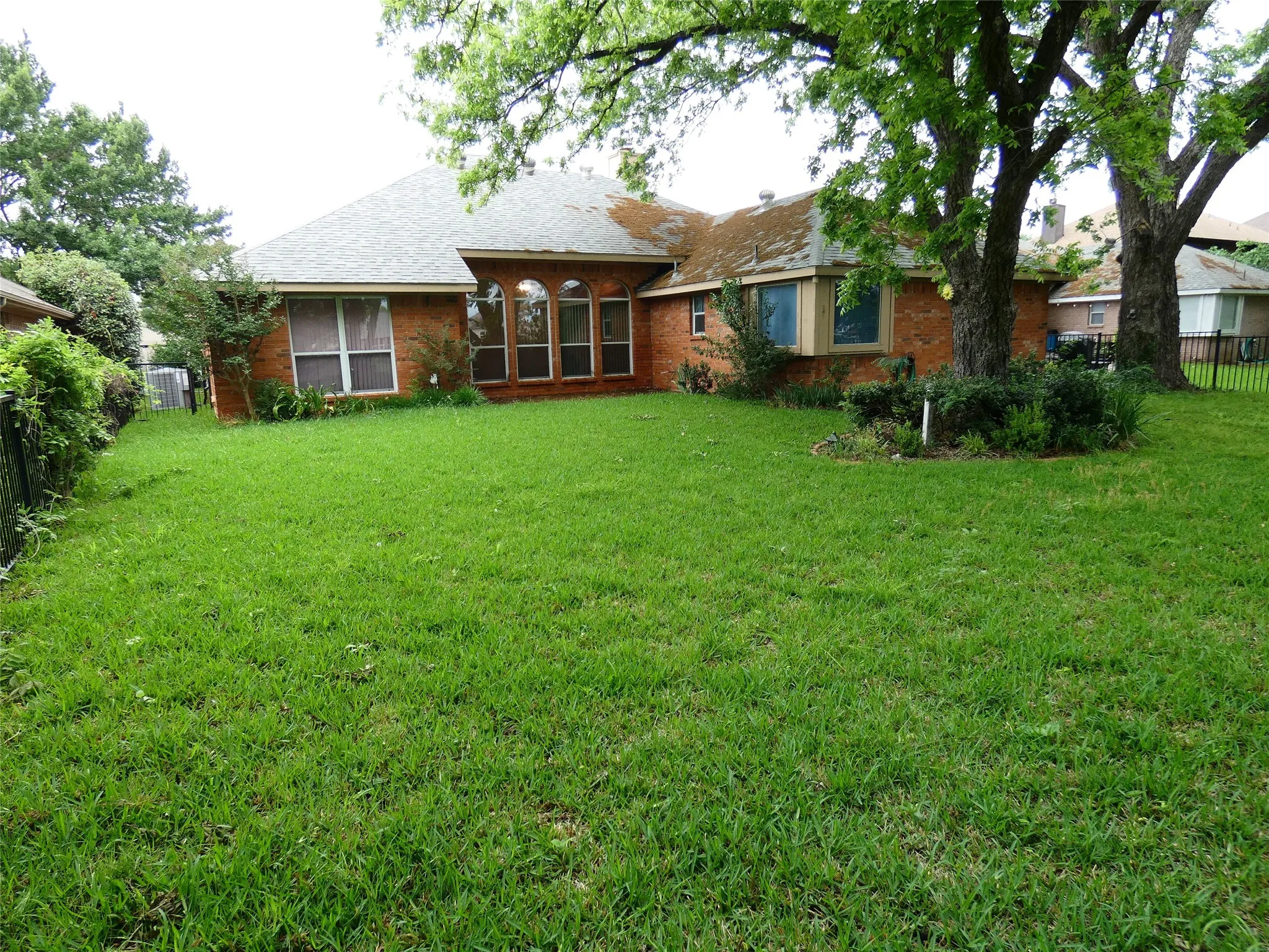 Single Family Residence For Sale in Dallas County , 506 Baltusrol Circle, Garland, Texas 75044, 4 Bedroom, 2 Bathroom, 2 Garage spaces, 2,439 Sqft, built in 1996, Preowned, mls#21253430, Real Estate Agent in Garland, Homes For Sale in Dallas county, Homes For Sale in Garland, Realtor in Garland Texas, Real Estate Brokerage Independent Realty Texas, Luminita Cordes Realtor