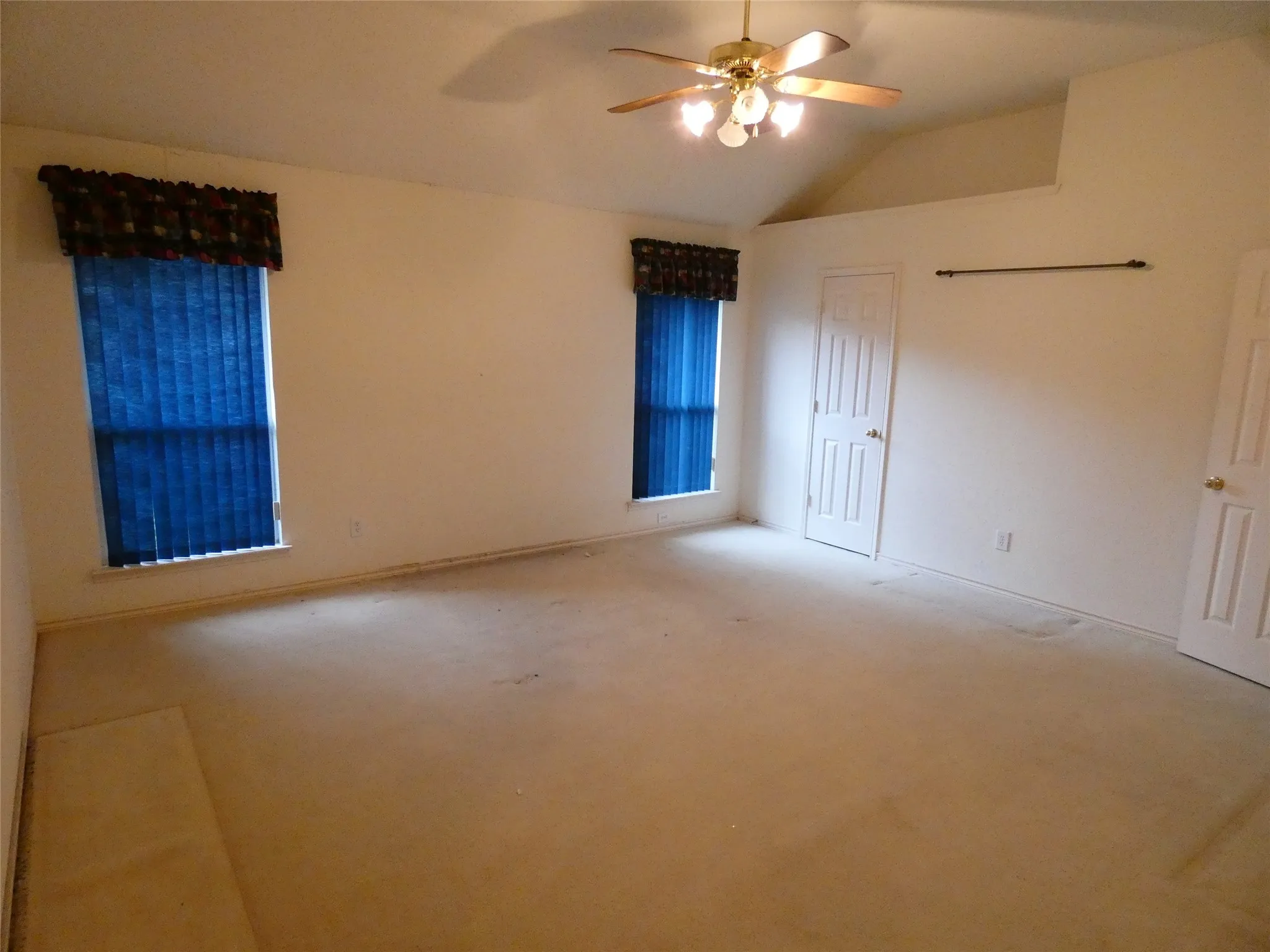 Single Family Residence For Sale in Dallas County , 506 Baltusrol Circle, Garland, Texas 75044, 4 Bedroom, 2 Bathroom, 2 Garage spaces, 2,439 Sqft, built in 1996, Preowned, mls#21253430, Real Estate Agent in Garland, Homes For Sale in Dallas county, Homes For Sale in Garland, Realtor in Garland Texas, Real Estate Brokerage Independent Realty Texas, Luminita Cordes Realtor