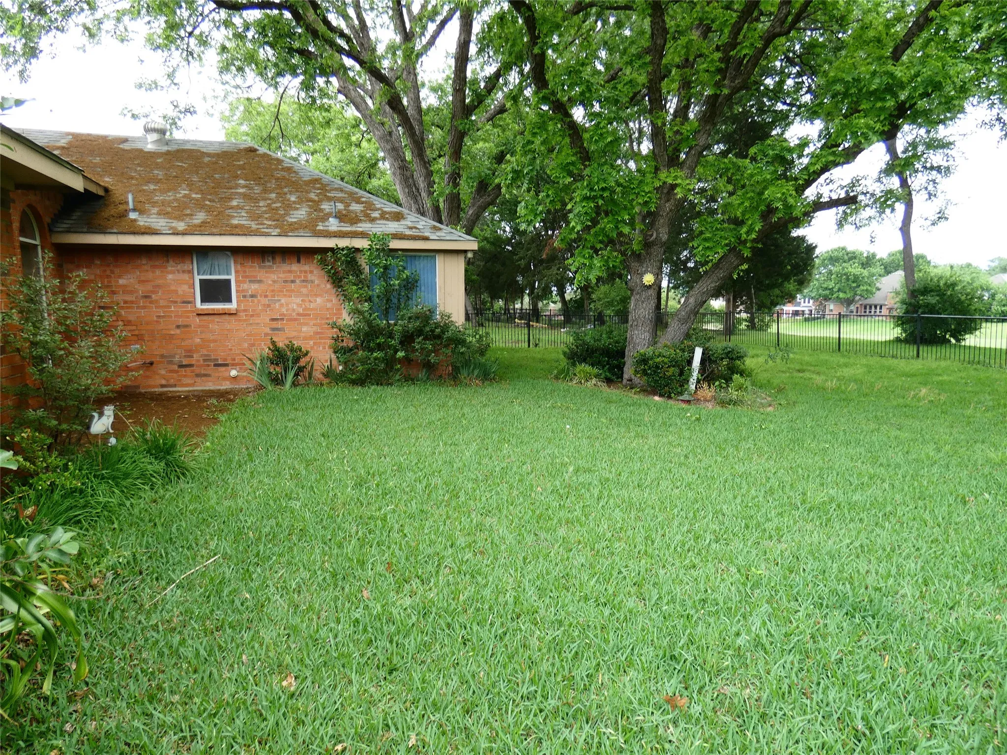 Single Family Residence For Sale in Dallas County , 506 Baltusrol Circle, Garland, Texas 75044, 4 Bedroom, 2 Bathroom, 2 Garage spaces, 2,439 Sqft, built in 1996, Preowned, mls#21253430, Real Estate Agent in Garland, Homes For Sale in Dallas county, Homes For Sale in Garland, Realtor in Garland Texas, Real Estate Brokerage Independent Realty Texas, Luminita Cordes Realtor