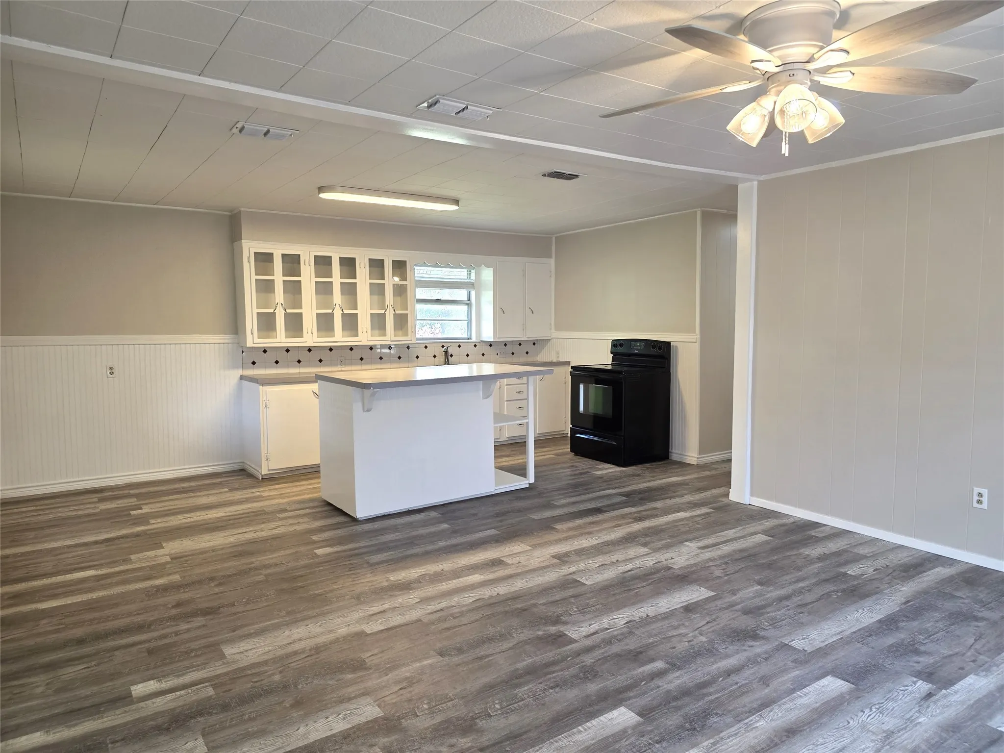 Single Family Residence For Sale in Brown County , 8082 County Road 604, Lake Brownwood, Texas 76801, 3 Bedroom, 2 Bathroom, Garage spaces, 1,152 Sqft, built in 0, mls#21252548, Real Estate Agent in Lake Brownwood, Homes For Sale in Brown county, Homes For Sale in Lake Brownwood, Realtor in Lake Brownwood Texas, Real Estate Brokerage Independent Realty Texas, Luminita Cordes Realtor