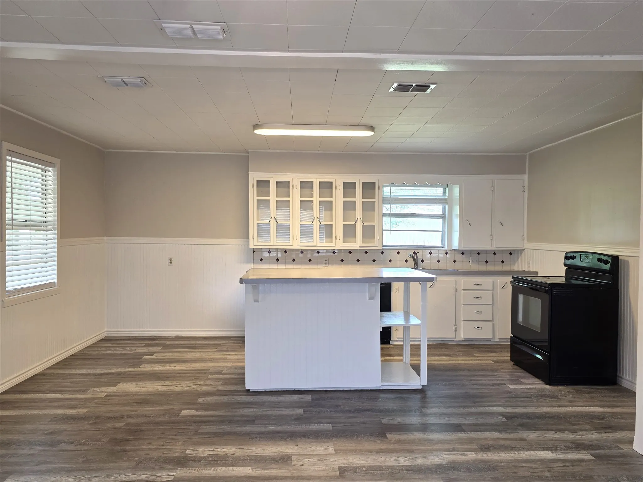 Single Family Residence For Sale in Brown County , 8082 County Road 604, Lake Brownwood, Texas 76801, 3 Bedroom, 2 Bathroom, Garage spaces, 1,152 Sqft, built in 0, mls#21252548, Real Estate Agent in Lake Brownwood, Homes For Sale in Brown county, Homes For Sale in Lake Brownwood, Realtor in Lake Brownwood Texas, Real Estate Brokerage Independent Realty Texas, Luminita Cordes Realtor