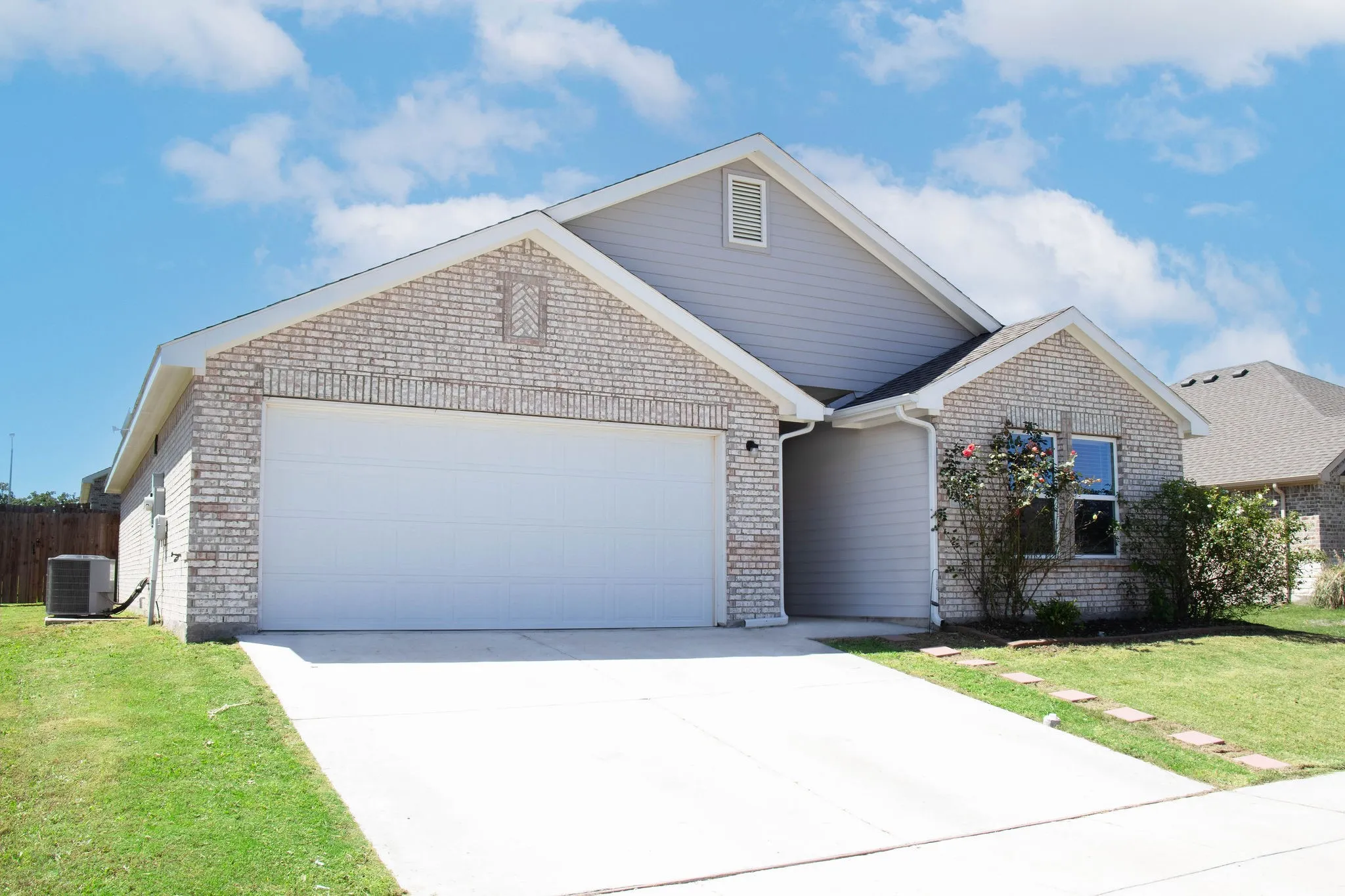 Single Family Residence For Sale in Parker County , 920 Avagail Avenue, Springtown, Texas 76082, 3 Bedroom, 2 Bathroom, 2 Garage spaces, 1,529 Sqft, built in 2021, mls#21252669, Real Estate Agent in Springtown, Homes For Sale in Parker county, Homes For Sale in Springtown, Realtor in Springtown Texas, Real Estate Brokerage Independent Realty Texas, Luminita Cordes Realtor