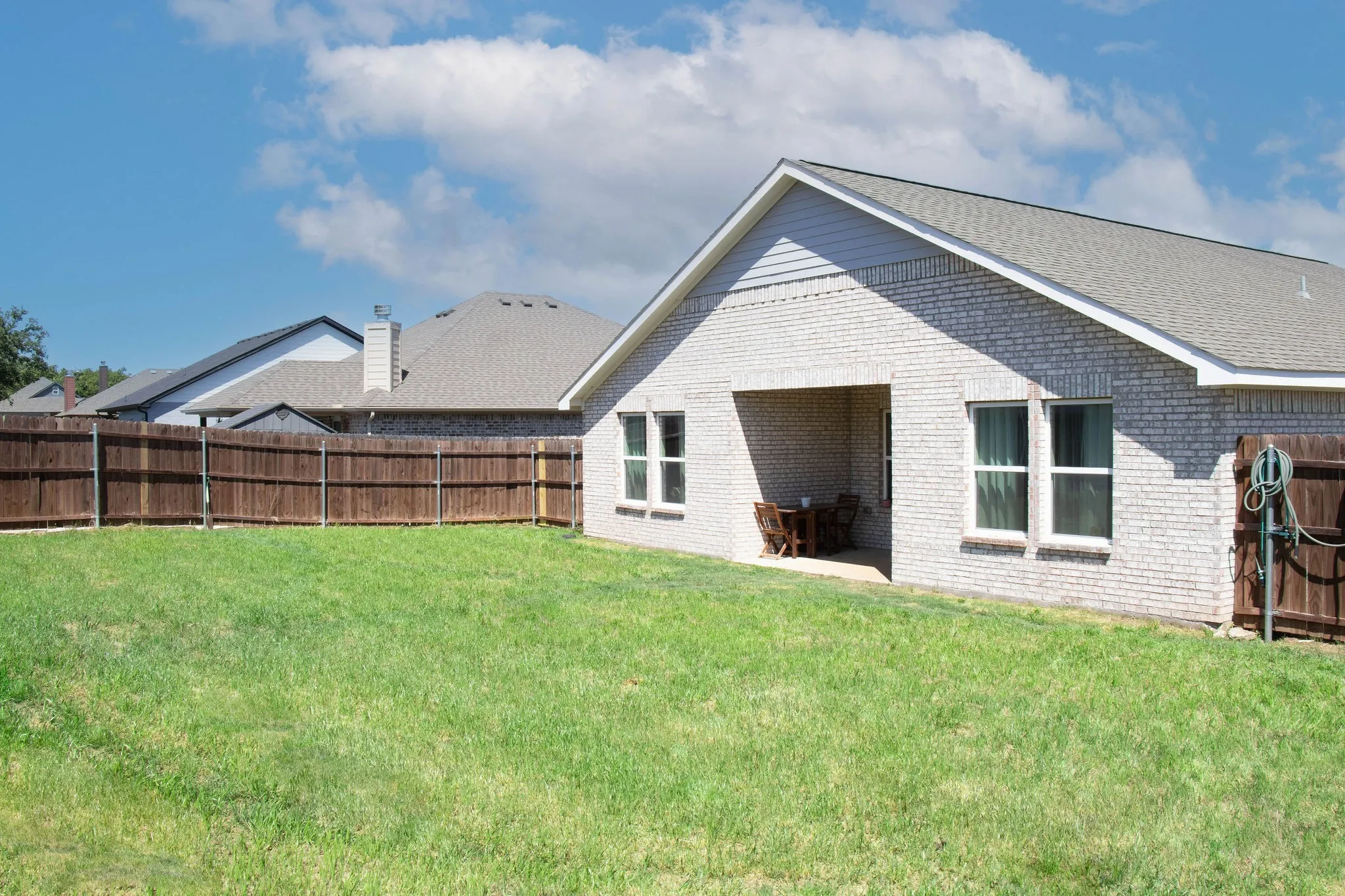 You can enjoy some nice gatherings in this backyard