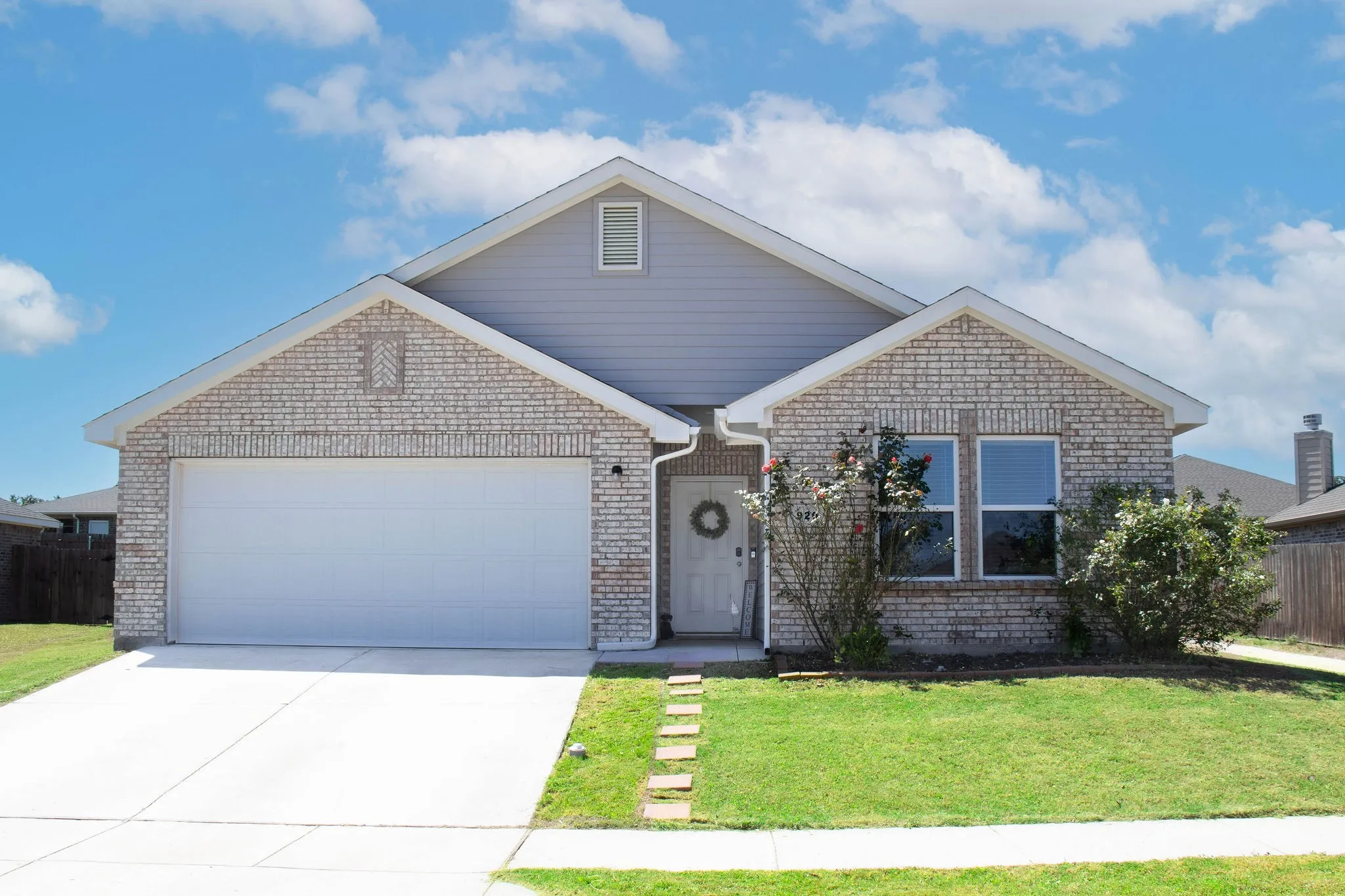 Single Family Residence For Sale in Parker County , 920 Avagail Avenue, Springtown, Texas 76082, 3 Bedroom, 2 Bathroom, 2 Garage spaces, 1,529 Sqft, built in 2021, mls#21252669, Real Estate Agent in Springtown, Homes For Sale in Parker county, Homes For Sale in Springtown, Realtor in Springtown Texas, Real Estate Brokerage Independent Realty Texas, Luminita Cordes Realtor