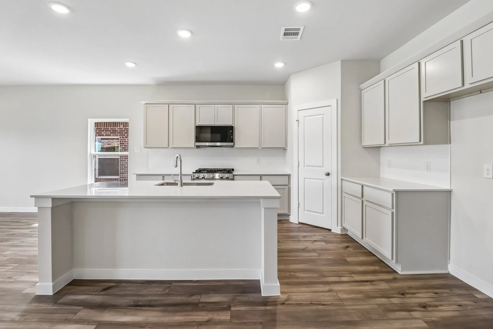 Single Family Residence For Sale in Kaufman County , 709 Vineyard Way, Forney, Texas 75126, 5 Bedroom, 3 Bathroom, 3 Garage spaces, 2,730 Sqft, built in 2026, New Construction - Incomplete, mls#21253613, Real Estate Agent in Forney, Homes For Sale in Kaufman county, Homes For Sale in Forney, Realtor in Forney Texas, Real Estate Brokerage Independent Realty Texas, Luminita Cordes Realtor