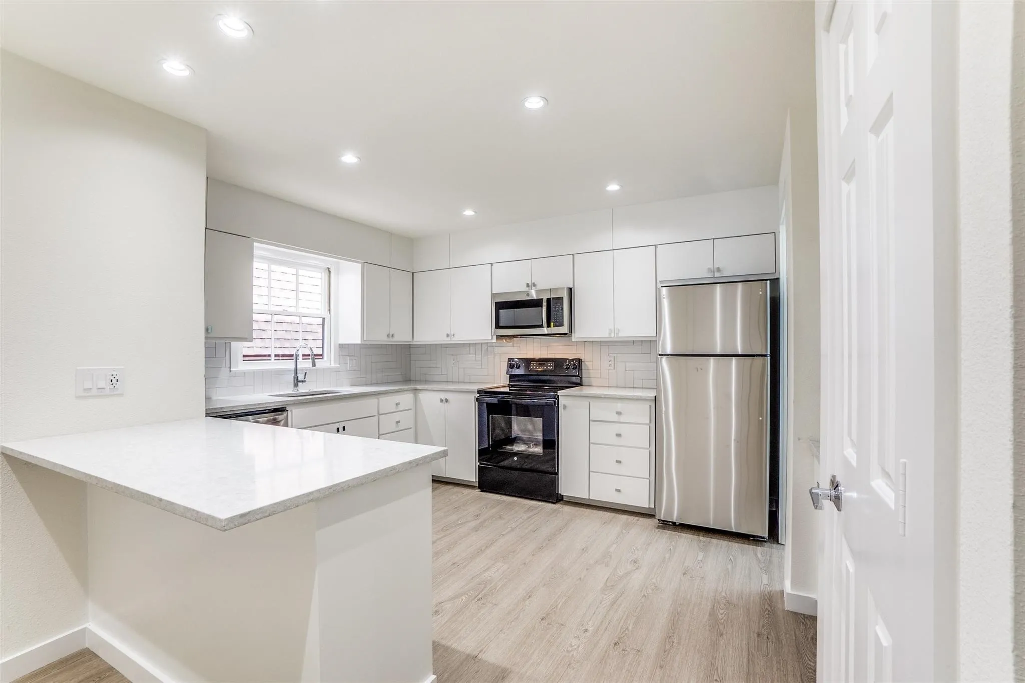 Single Family Residence For Sale in Dallas County , 3428 Normandy Avenue, University Park, Texas 75205, 6 Bedroom, 5 Bathroom, 2 Garage spaces, 4,004 Sqft, built in 1974, Preowned, mls#21252849, Real Estate Agent in University Park, Homes For Sale in Dallas county, Homes For Sale in University Park, Realtor in University Park Texas, Real Estate Brokerage Independent Realty Texas, Luminita Cordes Realtor