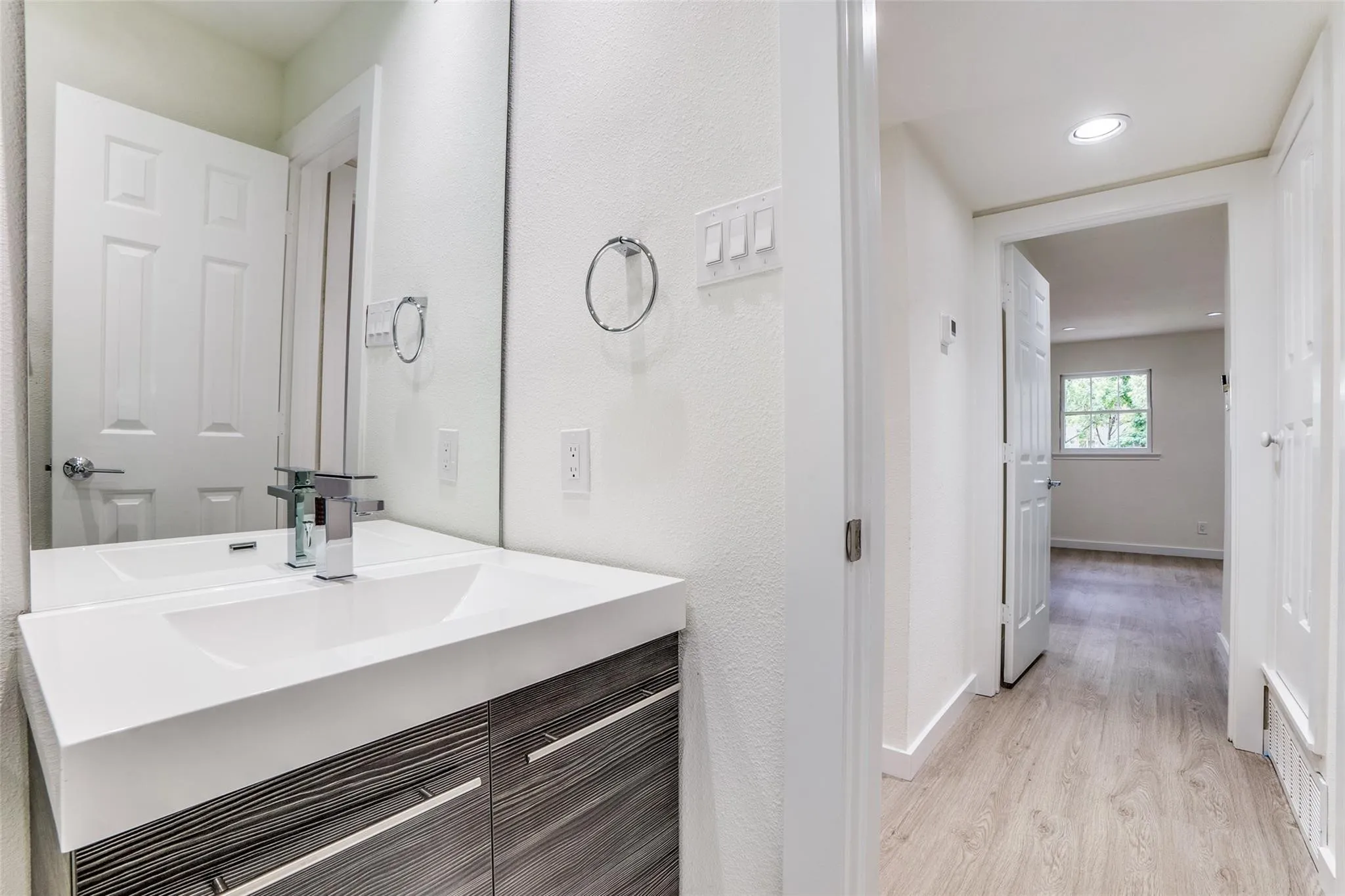 Single Family Residence For Sale in Dallas County , 3428 Normandy Avenue, University Park, Texas 75205, 6 Bedroom, 5 Bathroom, 2 Garage spaces, 4,004 Sqft, built in 1974, Preowned, mls#21252849, Real Estate Agent in University Park, Homes For Sale in Dallas county, Homes For Sale in University Park, Realtor in University Park Texas, Real Estate Brokerage Independent Realty Texas, Luminita Cordes Realtor