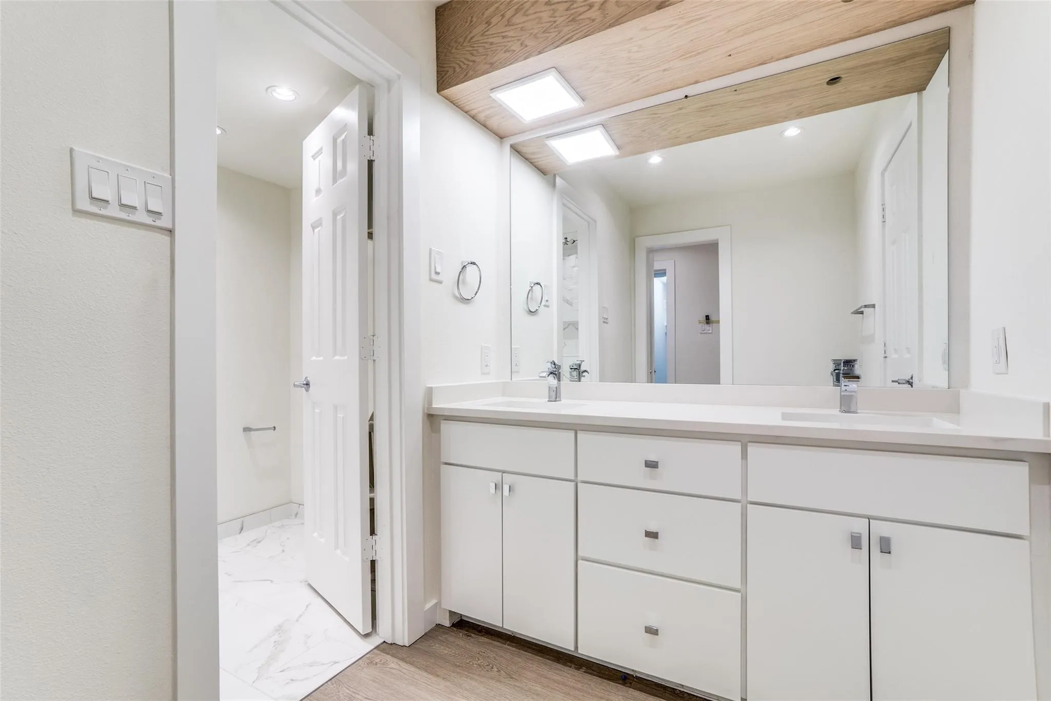 Single Family Residence For Sale in Dallas County , 3428 Normandy Avenue, University Park, Texas 75205, 6 Bedroom, 5 Bathroom, 2 Garage spaces, 4,004 Sqft, built in 1974, Preowned, mls#21252849, Real Estate Agent in University Park, Homes For Sale in Dallas county, Homes For Sale in University Park, Realtor in University Park Texas, Real Estate Brokerage Independent Realty Texas, Luminita Cordes Realtor