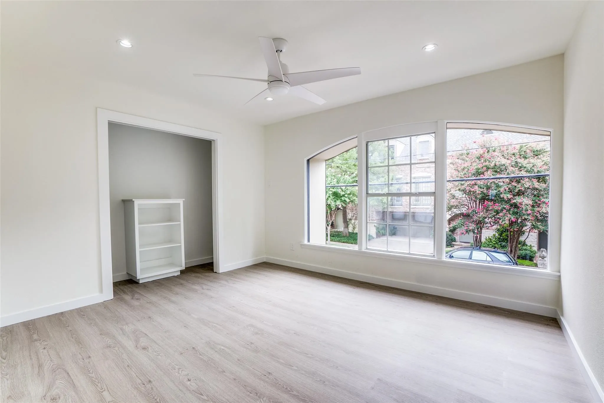 Single Family Residence For Sale in Dallas County , 3428 Normandy Avenue, University Park, Texas 75205, 6 Bedroom, 5 Bathroom, 2 Garage spaces, 4,004 Sqft, built in 1974, Preowned, mls#21252849, Real Estate Agent in University Park, Homes For Sale in Dallas county, Homes For Sale in University Park, Realtor in University Park Texas, Real Estate Brokerage Independent Realty Texas, Luminita Cordes Realtor