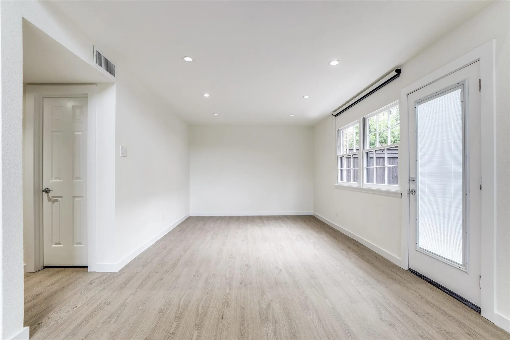 Single Family Residence For Sale in Dallas County , 3428 Normandy Avenue, University Park, Texas 75205, 6 Bedroom, 5 Bathroom, 2 Garage spaces, 4,004 Sqft, built in 1974, Preowned, mls#21252849, Real Estate Agent in University Park, Homes For Sale in Dallas county, Homes For Sale in University Park, Realtor in University Park Texas, Real Estate Brokerage Independent Realty Texas, Luminita Cordes Realtor