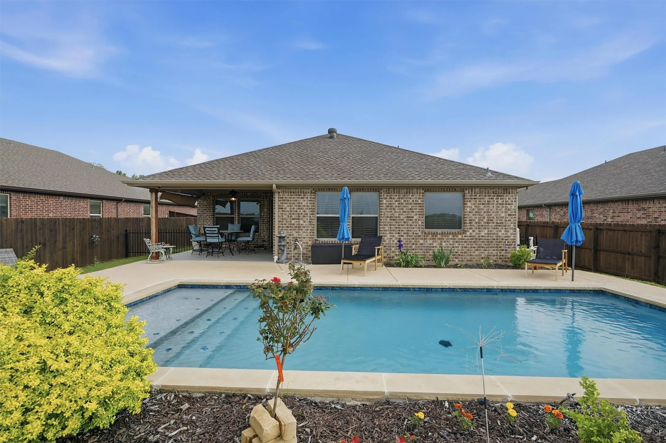 Single Family Residence For Sale in Grayson County , 502 Pathfinder Street, Collinsville, Texas 76233, 3 Bedroom, 2 Bathroom, 2 Garage spaces, 1,592 Sqft, built in 2018, mls#21253631, Real Estate Agent in Collinsville, Homes For Sale in Grayson county, Homes For Sale in Collinsville, Realtor in Collinsville Texas, Real Estate Brokerage Independent Realty Texas, Luminita Cordes Realtor