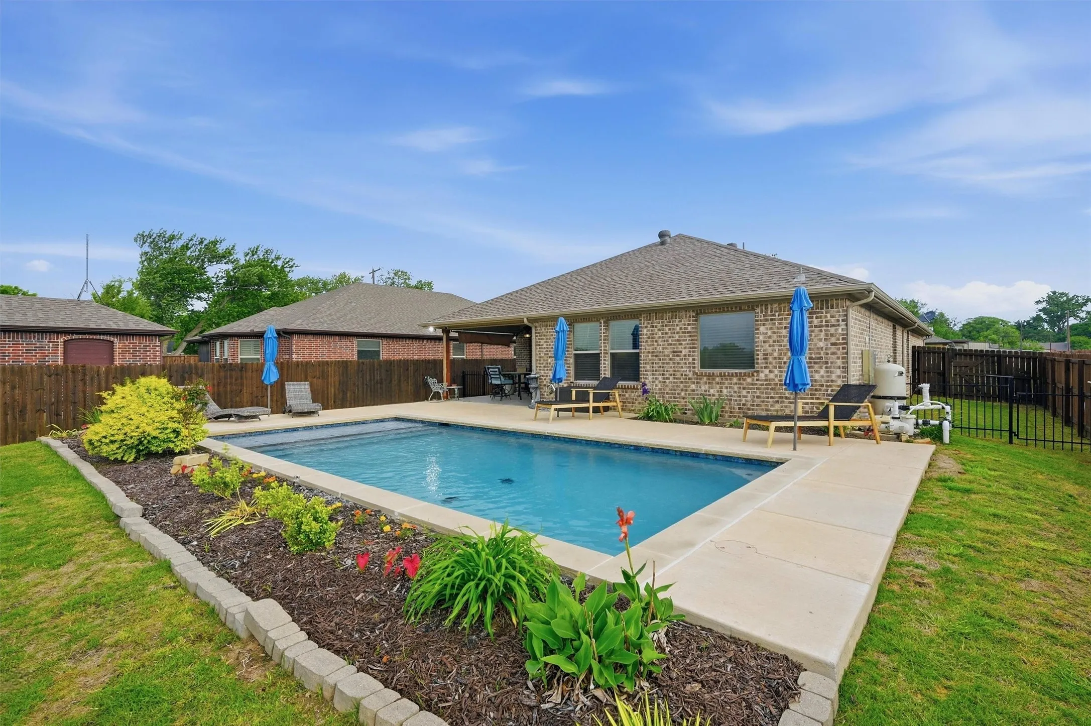 Single Family Residence For Sale in Grayson County , 502 Pathfinder Street, Collinsville, Texas 76233, 3 Bedroom, 2 Bathroom, 2 Garage spaces, 1,592 Sqft, built in 2018, mls#21253631, Real Estate Agent in Collinsville, Homes For Sale in Grayson county, Homes For Sale in Collinsville, Realtor in Collinsville Texas, Real Estate Brokerage Independent Realty Texas, Luminita Cordes Realtor