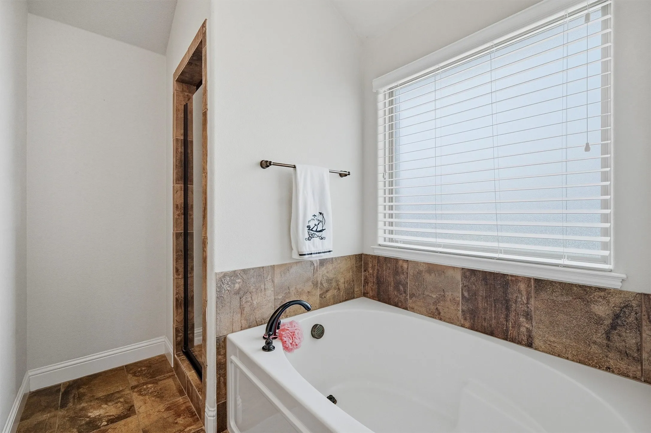 Single Family Residence For Sale in Grayson County , 502 Pathfinder Street, Collinsville, Texas 76233, 3 Bedroom, 2 Bathroom, 2 Garage spaces, 1,592 Sqft, built in 2018, mls#21253631, Real Estate Agent in Collinsville, Homes For Sale in Grayson county, Homes For Sale in Collinsville, Realtor in Collinsville Texas, Real Estate Brokerage Independent Realty Texas, Luminita Cordes Realtor