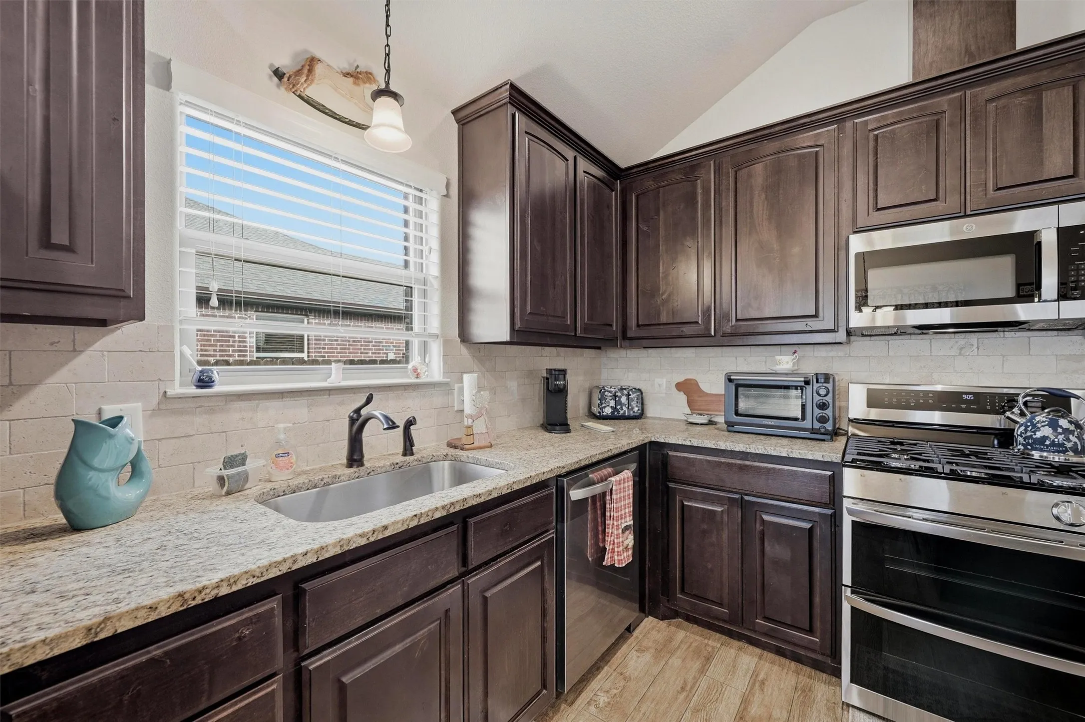 Single Family Residence For Sale in Grayson County , 502 Pathfinder Street, Collinsville, Texas 76233, 3 Bedroom, 2 Bathroom, 2 Garage spaces, 1,592 Sqft, built in 2018, mls#21253631, Real Estate Agent in Collinsville, Homes For Sale in Grayson county, Homes For Sale in Collinsville, Realtor in Collinsville Texas, Real Estate Brokerage Independent Realty Texas, Luminita Cordes Realtor