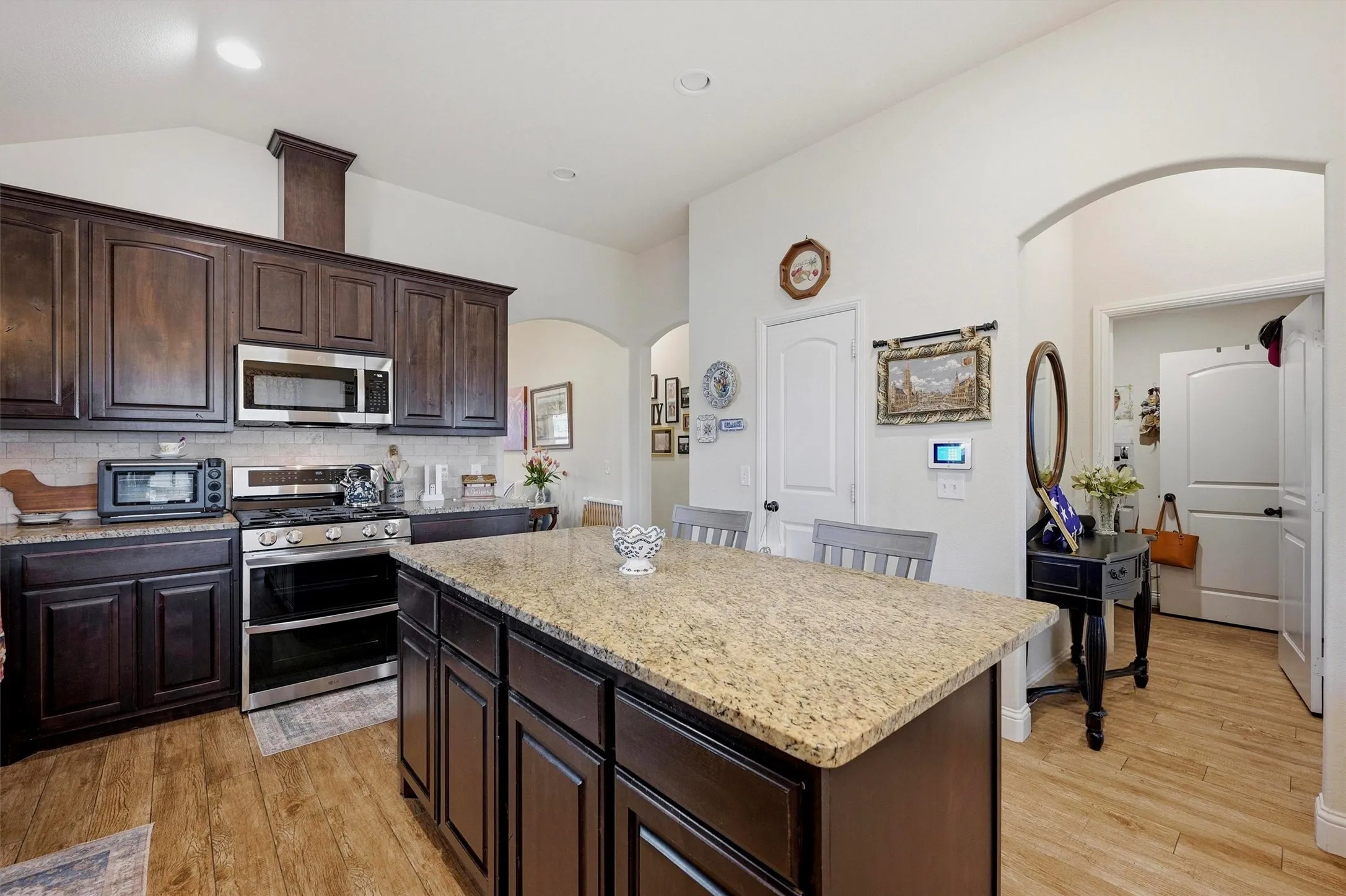 Single Family Residence For Sale in Grayson County , 502 Pathfinder Street, Collinsville, Texas 76233, 3 Bedroom, 2 Bathroom, 2 Garage spaces, 1,592 Sqft, built in 2018, mls#21253631, Real Estate Agent in Collinsville, Homes For Sale in Grayson county, Homes For Sale in Collinsville, Realtor in Collinsville Texas, Real Estate Brokerage Independent Realty Texas, Luminita Cordes Realtor