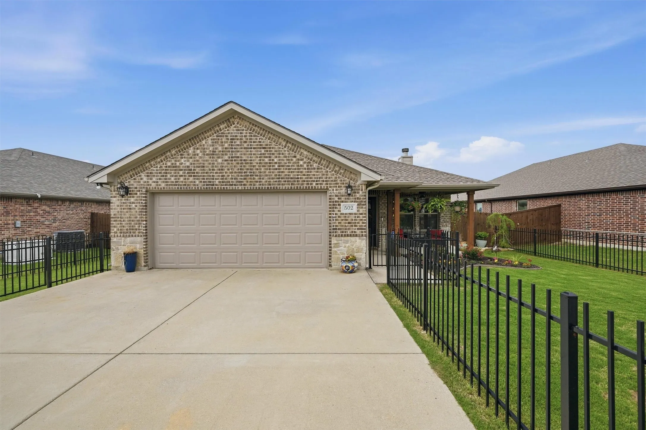 Single Family Residence For Sale in Grayson County , 502 Pathfinder Street, Collinsville, Texas 76233, 3 Bedroom, 2 Bathroom, 2 Garage spaces, 1,592 Sqft, built in 2018, mls#21253631, Real Estate Agent in Collinsville, Homes For Sale in Grayson county, Homes For Sale in Collinsville, Realtor in Collinsville Texas, Real Estate Brokerage Independent Realty Texas, Luminita Cordes Realtor