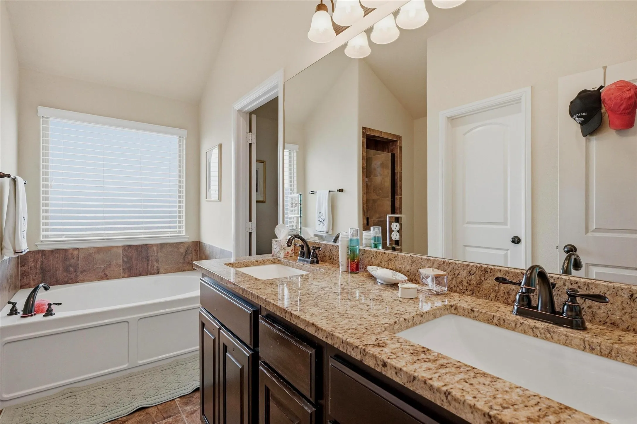Single Family Residence For Sale in Grayson County , 502 Pathfinder Street, Collinsville, Texas 76233, 3 Bedroom, 2 Bathroom, 2 Garage spaces, 1,592 Sqft, built in 2018, mls#21253631, Real Estate Agent in Collinsville, Homes For Sale in Grayson county, Homes For Sale in Collinsville, Realtor in Collinsville Texas, Real Estate Brokerage Independent Realty Texas, Luminita Cordes Realtor