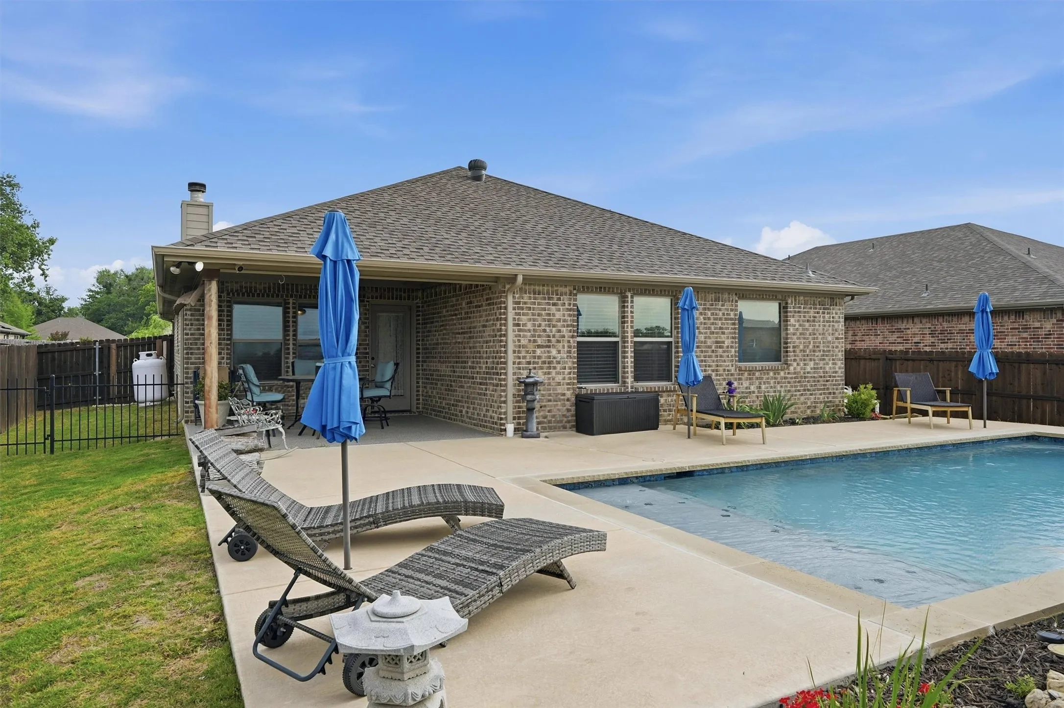 Single Family Residence For Sale in Grayson County , 502 Pathfinder Street, Collinsville, Texas 76233, 3 Bedroom, 2 Bathroom, 2 Garage spaces, 1,592 Sqft, built in 2018, mls#21253631, Real Estate Agent in Collinsville, Homes For Sale in Grayson county, Homes For Sale in Collinsville, Realtor in Collinsville Texas, Real Estate Brokerage Independent Realty Texas, Luminita Cordes Realtor