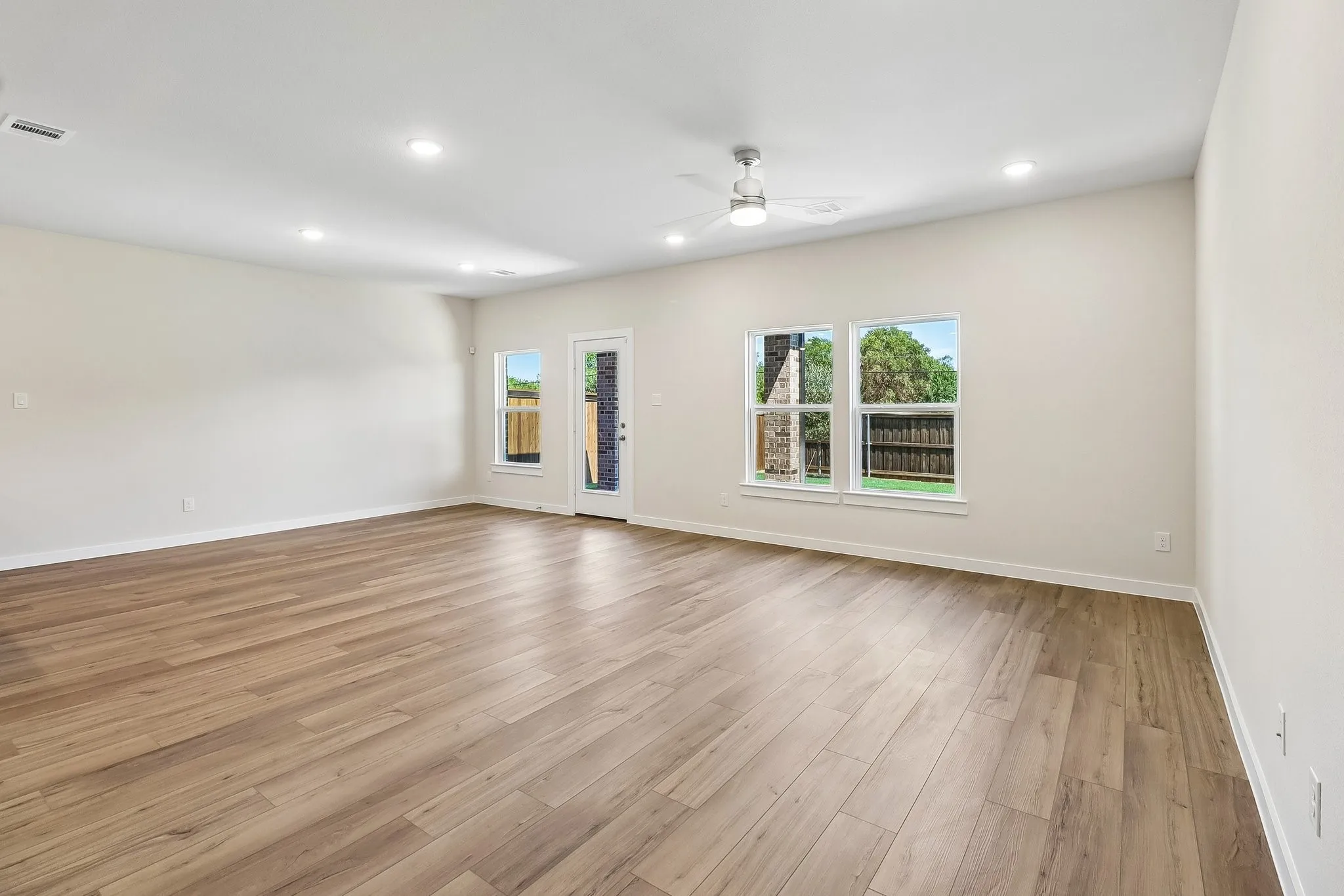 Single Family Residence For Sale in Kaufman County , 721 Vineyard Way, Forney, Texas 75126, 5 Bedroom, 4 Bathroom, 3 Garage spaces, 3,036 Sqft, built in 2026, New Construction - Incomplete, mls#21253665, Real Estate Agent in Forney, Homes For Sale in Kaufman county, Homes For Sale in Forney, Realtor in Forney Texas, Real Estate Brokerage Independent Realty Texas, Luminita Cordes Realtor