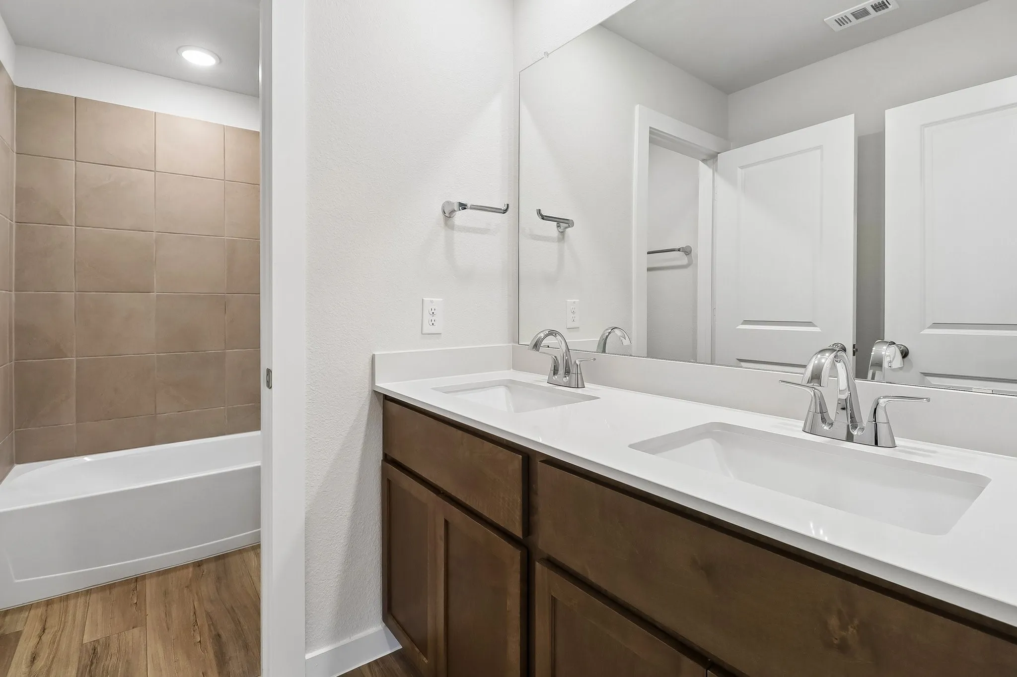 Single Family Residence For Sale in Kaufman County , 721 Vineyard Way, Forney, Texas 75126, 5 Bedroom, 4 Bathroom, 3 Garage spaces, 3,036 Sqft, built in 2026, New Construction - Incomplete, mls#21253665, Real Estate Agent in Forney, Homes For Sale in Kaufman county, Homes For Sale in Forney, Realtor in Forney Texas, Real Estate Brokerage Independent Realty Texas, Luminita Cordes Realtor