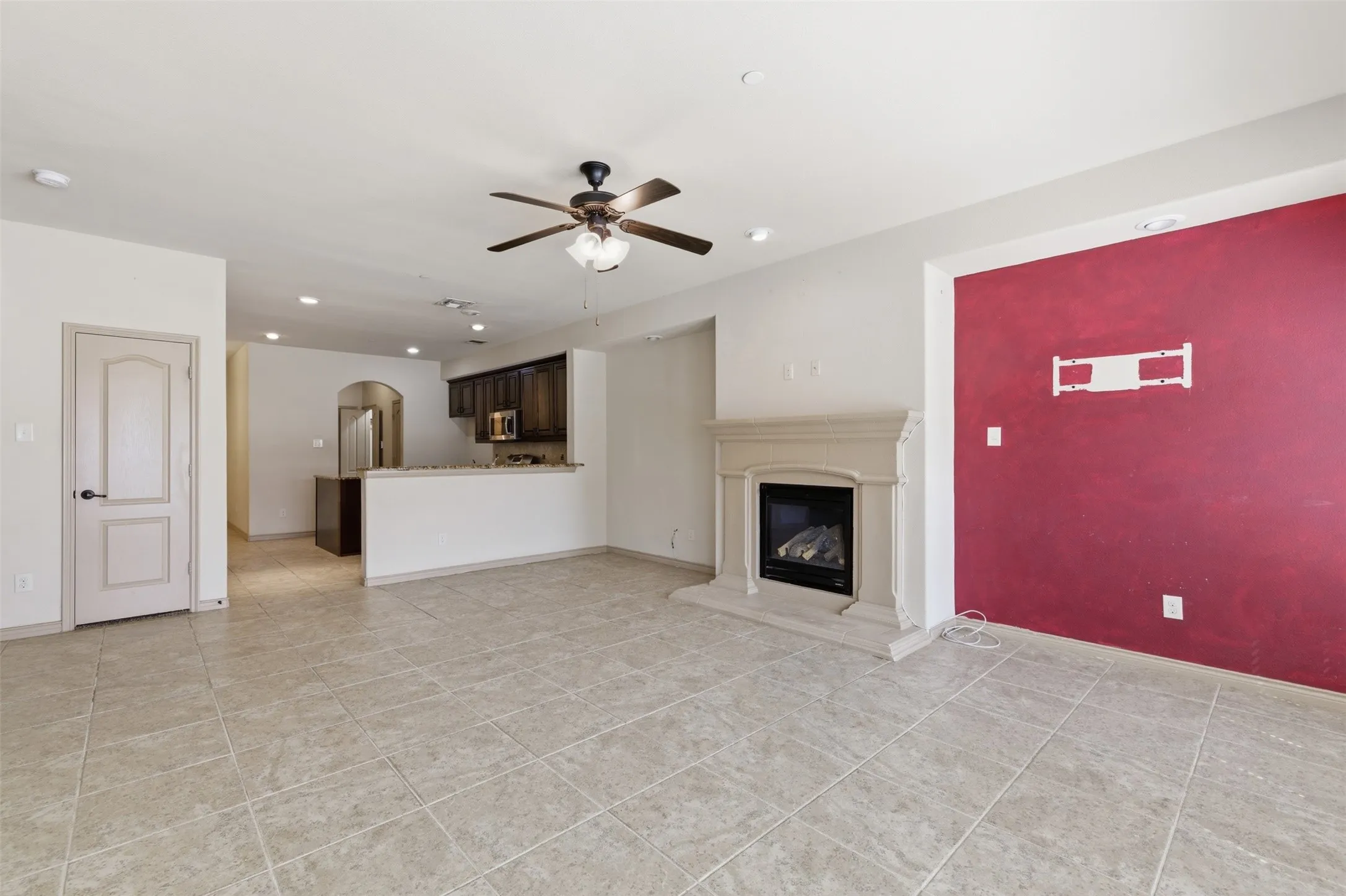 Townhouse For Sale in Denton County , 1432 Arapaho Drive, Carrollton, Texas 75010, 3 Bedroom, 3 Bathroom, 2 Garage spaces, 2,143 Sqft, built in 2013, Preowned, mls#21250332, Real Estate Agent in Carrollton, Homes For Sale in Denton county, Homes For Sale in Carrollton, Realtor in Carrollton Texas, Real Estate Brokerage Independent Realty Texas, Luminita Cordes Realtor
