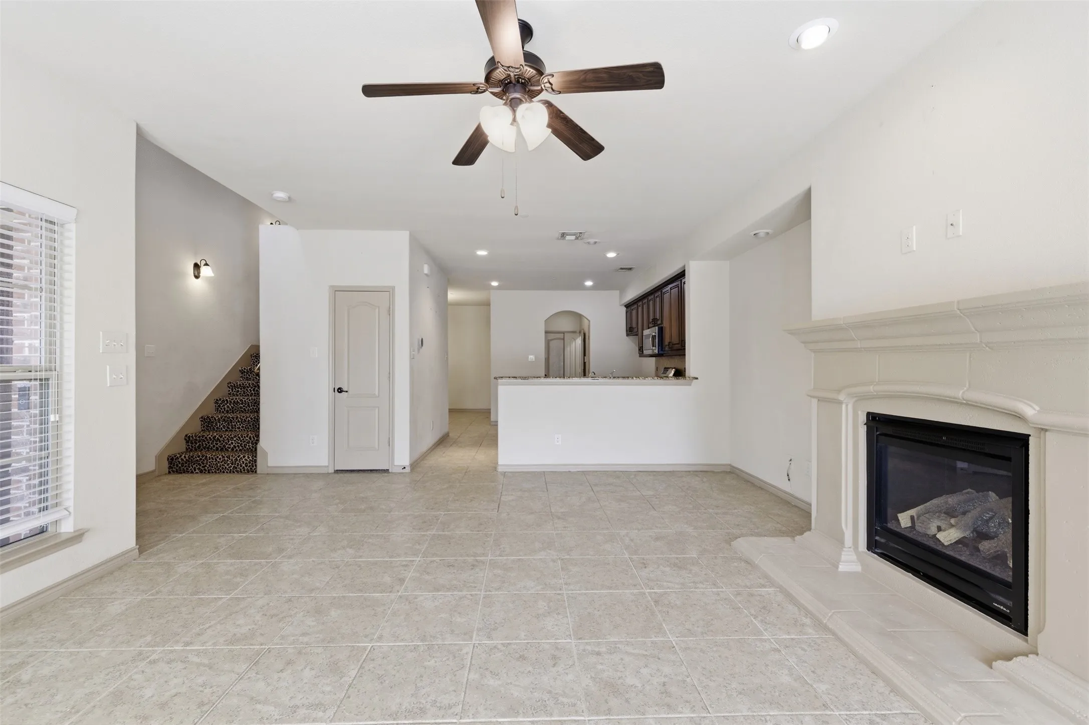 Townhouse For Sale in Denton County , 1432 Arapaho Drive, Carrollton, Texas 75010, 3 Bedroom, 3 Bathroom, 2 Garage spaces, 2,143 Sqft, built in 2013, Preowned, mls#21250332, Real Estate Agent in Carrollton, Homes For Sale in Denton county, Homes For Sale in Carrollton, Realtor in Carrollton Texas, Real Estate Brokerage Independent Realty Texas, Luminita Cordes Realtor