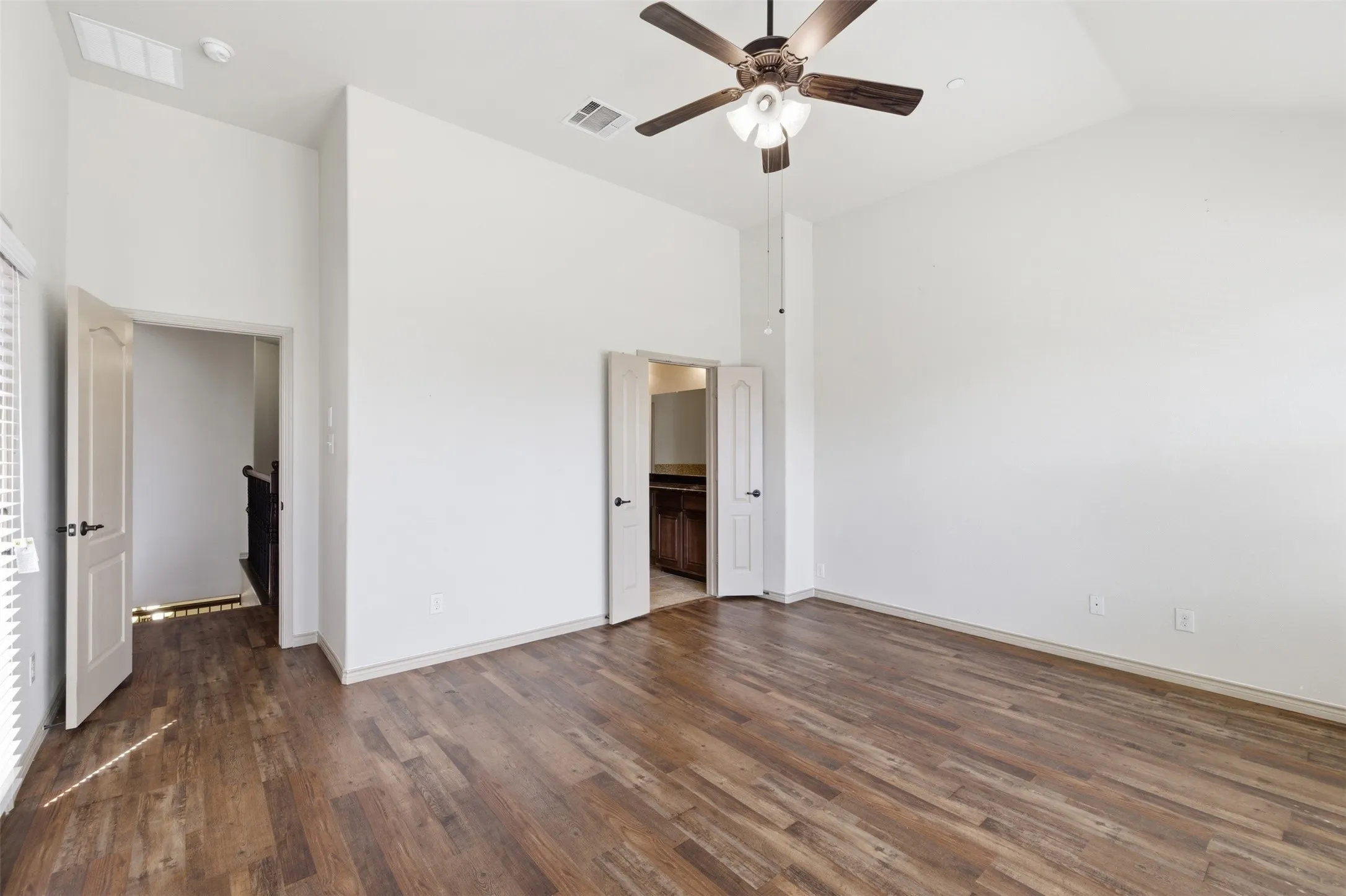 Townhouse For Sale in Denton County , 1432 Arapaho Drive, Carrollton, Texas 75010, 3 Bedroom, 3 Bathroom, 2 Garage spaces, 2,143 Sqft, built in 2013, Preowned, mls#21250332, Real Estate Agent in Carrollton, Homes For Sale in Denton county, Homes For Sale in Carrollton, Realtor in Carrollton Texas, Real Estate Brokerage Independent Realty Texas, Luminita Cordes Realtor