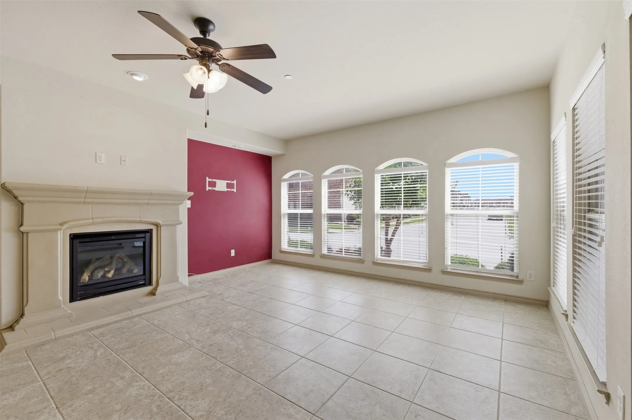 Townhouse For Sale in Denton County , 1432 Arapaho Drive, Carrollton, Texas 75010, 3 Bedroom, 3 Bathroom, 2 Garage spaces, 2,143 Sqft, built in 2013, Preowned, mls#21250332, Real Estate Agent in Carrollton, Homes For Sale in Denton county, Homes For Sale in Carrollton, Realtor in Carrollton Texas, Real Estate Brokerage Independent Realty Texas, Luminita Cordes Realtor