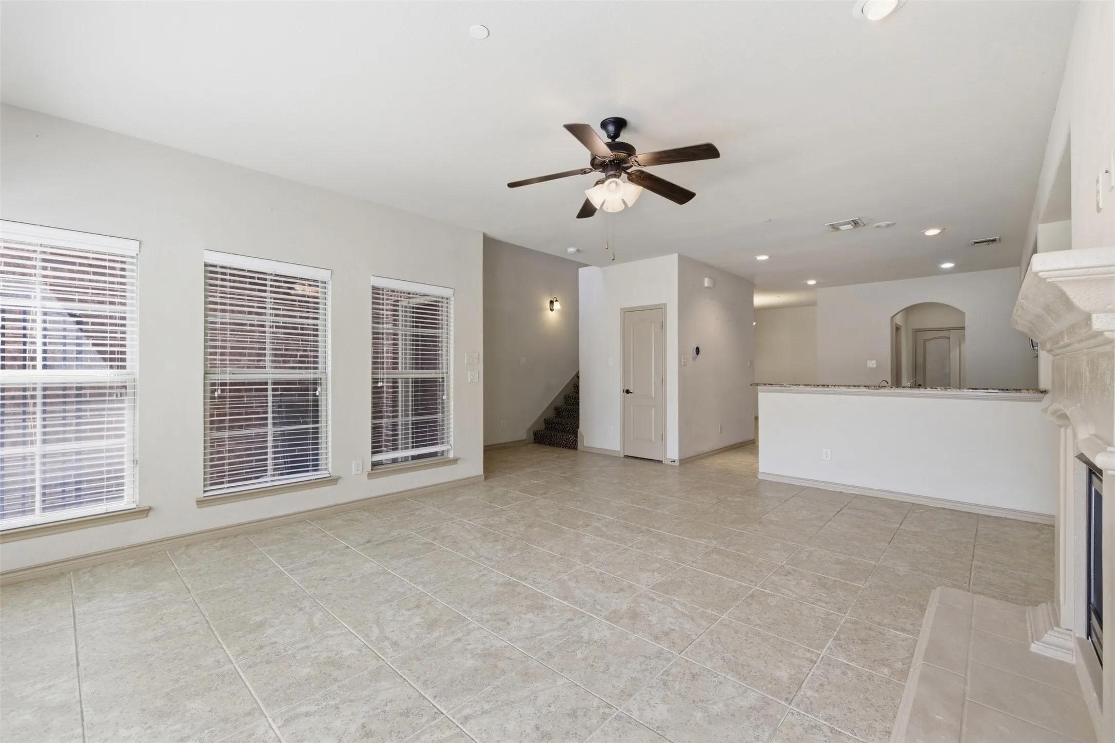 Townhouse For Sale in Denton County , 1432 Arapaho Drive, Carrollton, Texas 75010, 3 Bedroom, 3 Bathroom, 2 Garage spaces, 2,143 Sqft, built in 2013, Preowned, mls#21250332, Real Estate Agent in Carrollton, Homes For Sale in Denton county, Homes For Sale in Carrollton, Realtor in Carrollton Texas, Real Estate Brokerage Independent Realty Texas, Luminita Cordes Realtor