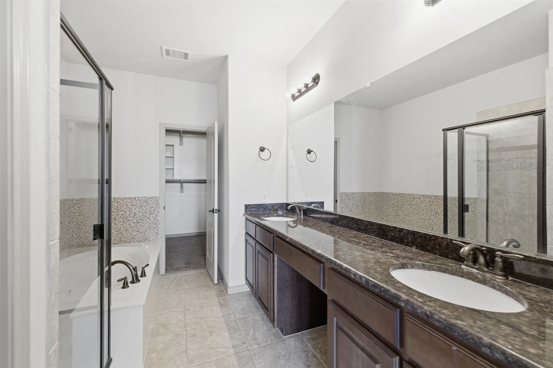 Townhouse For Sale in Denton County , 1432 Arapaho Drive, Carrollton, Texas 75010, 3 Bedroom, 3 Bathroom, 2 Garage spaces, 2,143 Sqft, built in 2013, Preowned, mls#21250332, Real Estate Agent in Carrollton, Homes For Sale in Denton county, Homes For Sale in Carrollton, Realtor in Carrollton Texas, Real Estate Brokerage Independent Realty Texas, Luminita Cordes Realtor