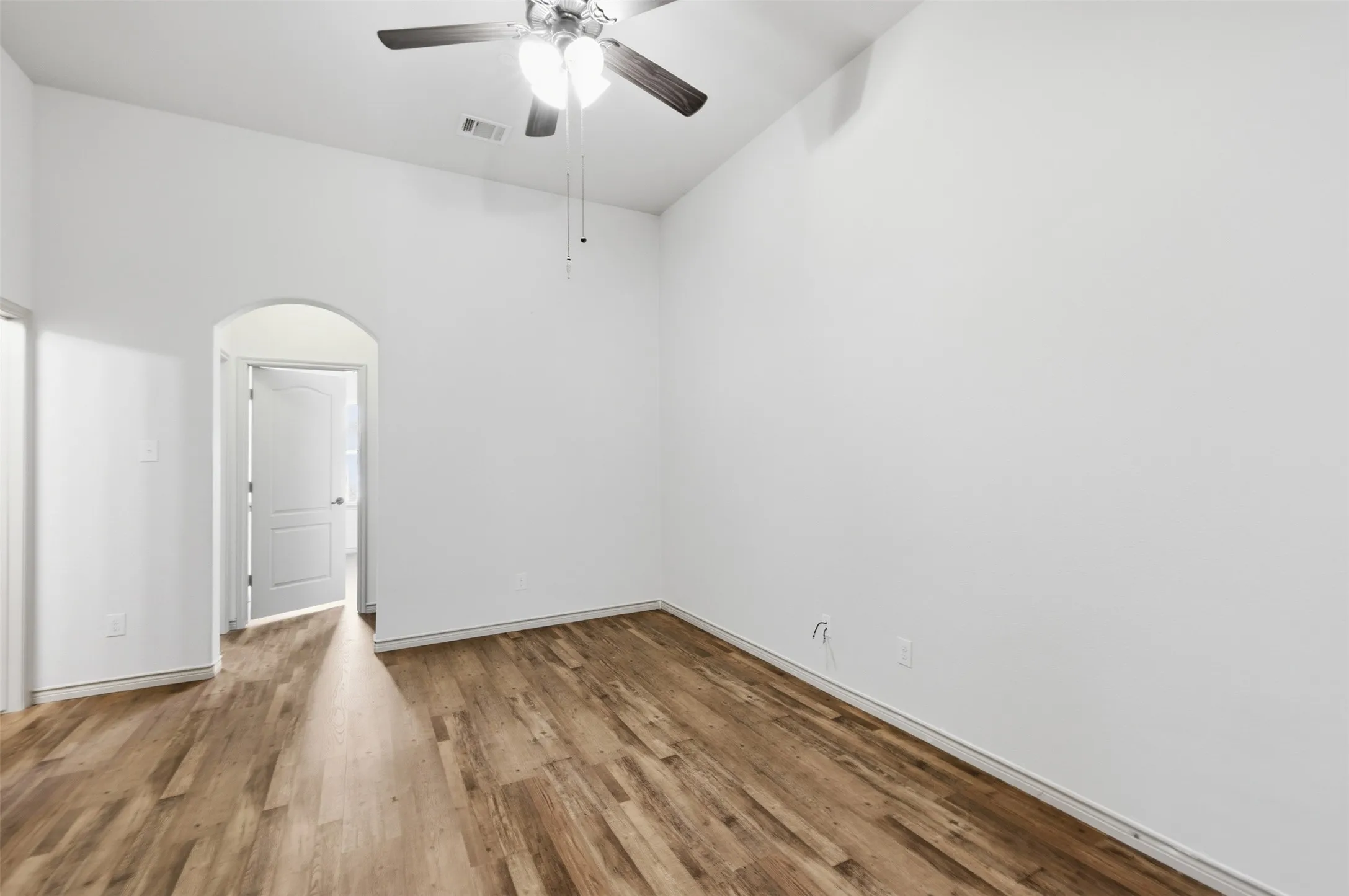 Townhouse For Sale in Denton County , 1432 Arapaho Drive, Carrollton, Texas 75010, 3 Bedroom, 3 Bathroom, 2 Garage spaces, 2,143 Sqft, built in 2013, Preowned, mls#21250332, Real Estate Agent in Carrollton, Homes For Sale in Denton county, Homes For Sale in Carrollton, Realtor in Carrollton Texas, Real Estate Brokerage Independent Realty Texas, Luminita Cordes Realtor