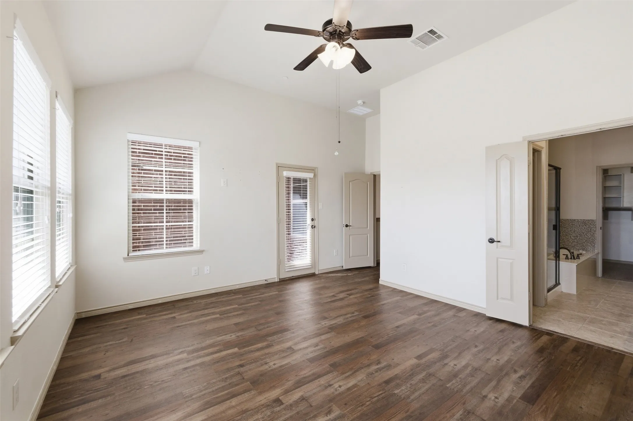 Townhouse For Sale in Denton County , 1432 Arapaho Drive, Carrollton, Texas 75010, 3 Bedroom, 3 Bathroom, 2 Garage spaces, 2,143 Sqft, built in 2013, Preowned, mls#21250332, Real Estate Agent in Carrollton, Homes For Sale in Denton county, Homes For Sale in Carrollton, Realtor in Carrollton Texas, Real Estate Brokerage Independent Realty Texas, Luminita Cordes Realtor