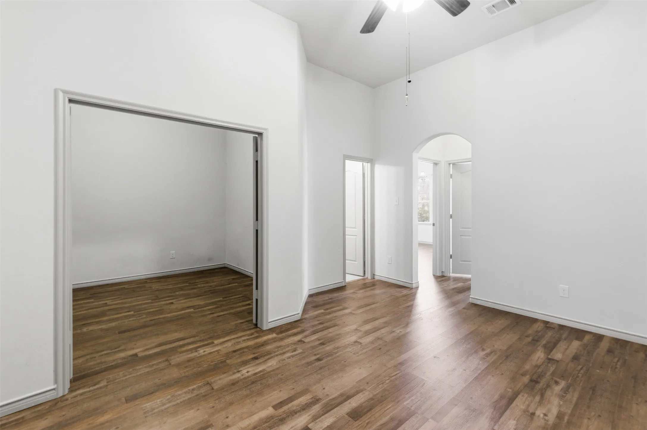 Townhouse For Sale in Denton County , 1432 Arapaho Drive, Carrollton, Texas 75010, 3 Bedroom, 3 Bathroom, 2 Garage spaces, 2,143 Sqft, built in 2013, Preowned, mls#21250332, Real Estate Agent in Carrollton, Homes For Sale in Denton county, Homes For Sale in Carrollton, Realtor in Carrollton Texas, Real Estate Brokerage Independent Realty Texas, Luminita Cordes Realtor
