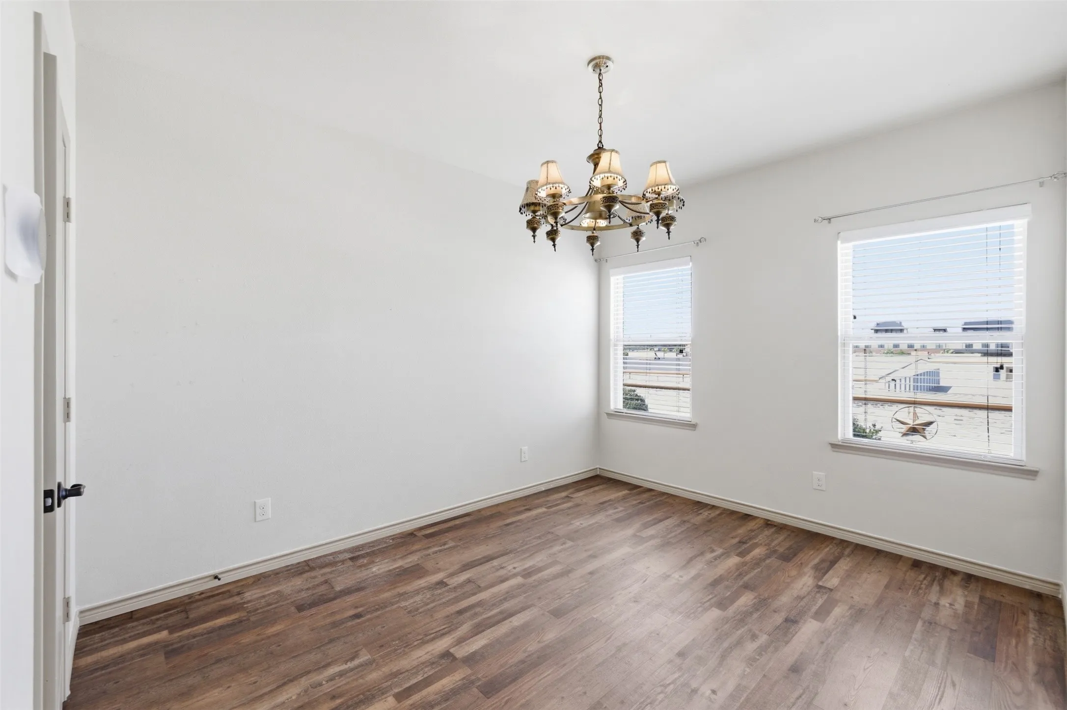 Townhouse For Sale in Denton County , 1432 Arapaho Drive, Carrollton, Texas 75010, 3 Bedroom, 3 Bathroom, 2 Garage spaces, 2,143 Sqft, built in 2013, Preowned, mls#21250332, Real Estate Agent in Carrollton, Homes For Sale in Denton county, Homes For Sale in Carrollton, Realtor in Carrollton Texas, Real Estate Brokerage Independent Realty Texas, Luminita Cordes Realtor