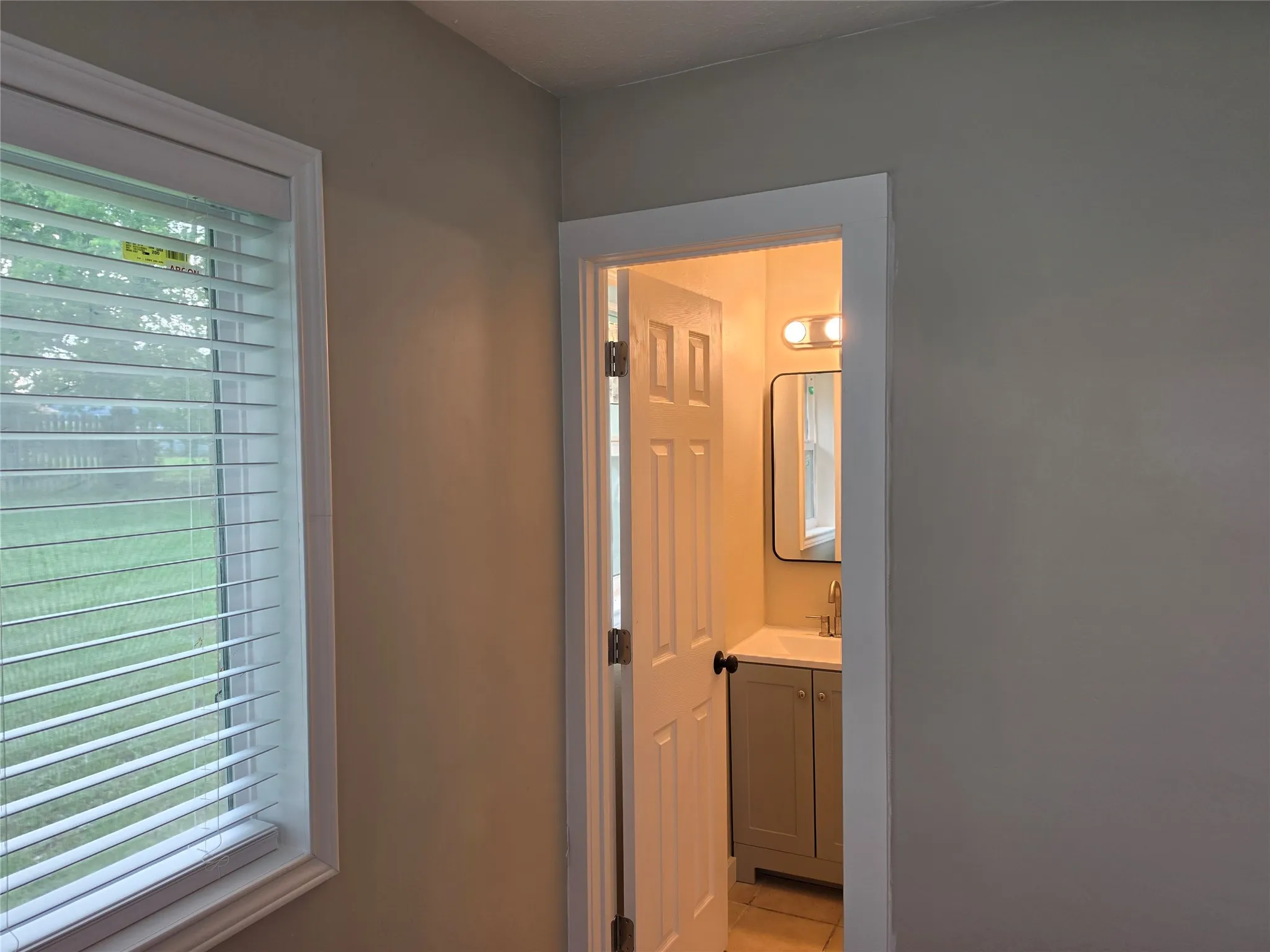 Single Family Residence For Sale in Dallas County , 6227 Bowling Brook Drive, Dallas, Texas 75241, 3 Bedroom, 2 Bathroom, 1 Garage spaces, 1,008 Sqft, built in 1970, mls#21233401, Real Estate Agent in Dallas, Homes For Sale in Dallas county, Homes For Sale in Dallas, Realtor in Dallas Texas, Real Estate Brokerage Independent Realty Texas, Luminita Cordes Realtor