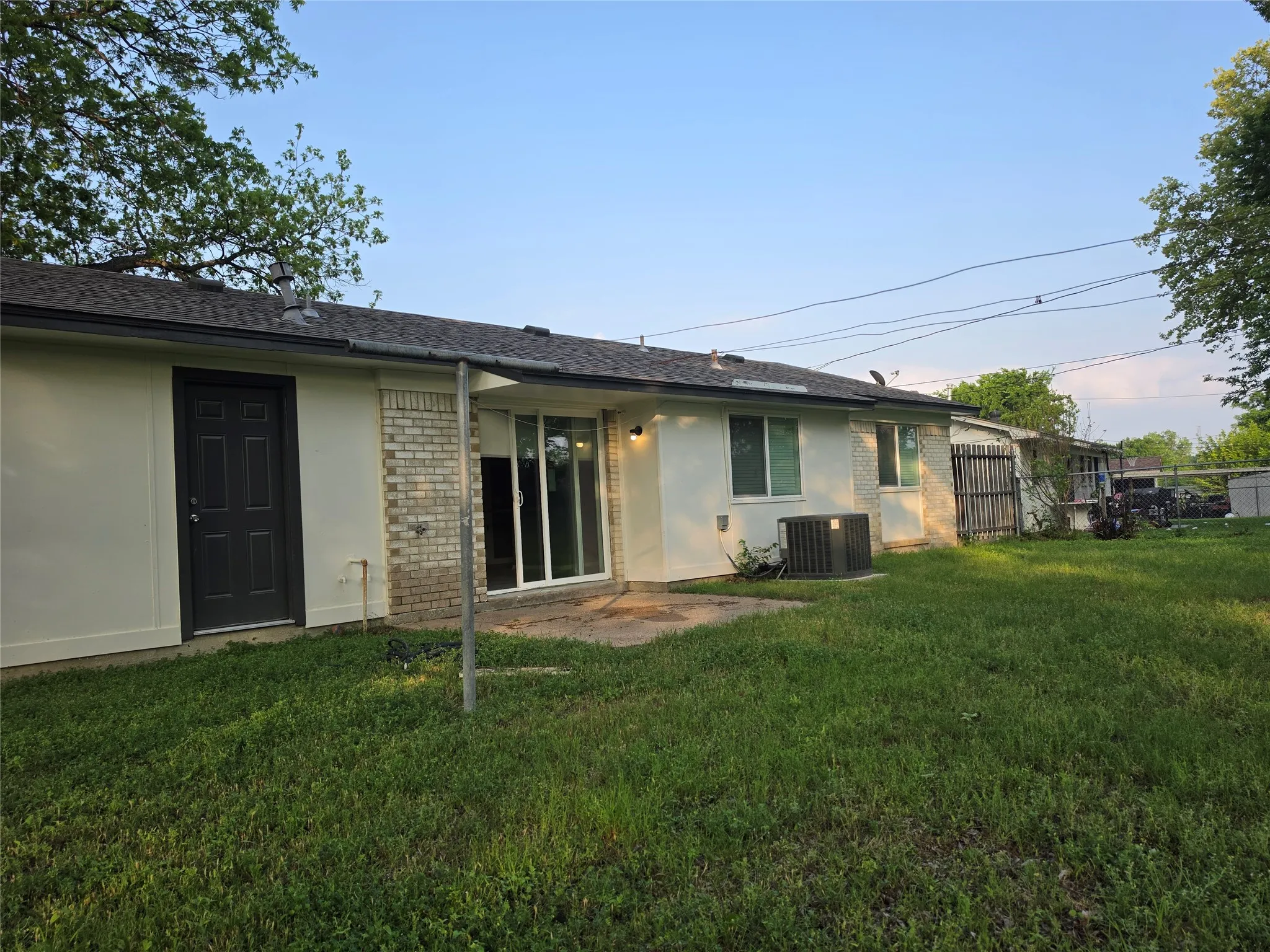 Single Family Residence For Sale in Dallas County , 6227 Bowling Brook Drive, Dallas, Texas 75241, 3 Bedroom, 2 Bathroom, 1 Garage spaces, 1,008 Sqft, built in 1970, mls#21233401, Real Estate Agent in Dallas, Homes For Sale in Dallas county, Homes For Sale in Dallas, Realtor in Dallas Texas, Real Estate Brokerage Independent Realty Texas, Luminita Cordes Realtor