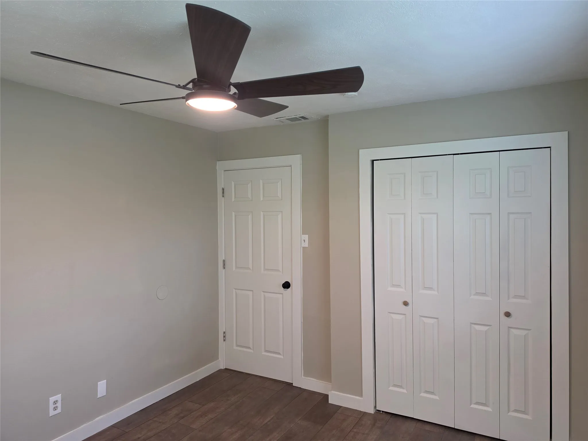 Single Family Residence For Sale in Dallas County , 6227 Bowling Brook Drive, Dallas, Texas 75241, 3 Bedroom, 2 Bathroom, 1 Garage spaces, 1,008 Sqft, built in 1970, mls#21233401, Real Estate Agent in Dallas, Homes For Sale in Dallas county, Homes For Sale in Dallas, Realtor in Dallas Texas, Real Estate Brokerage Independent Realty Texas, Luminita Cordes Realtor