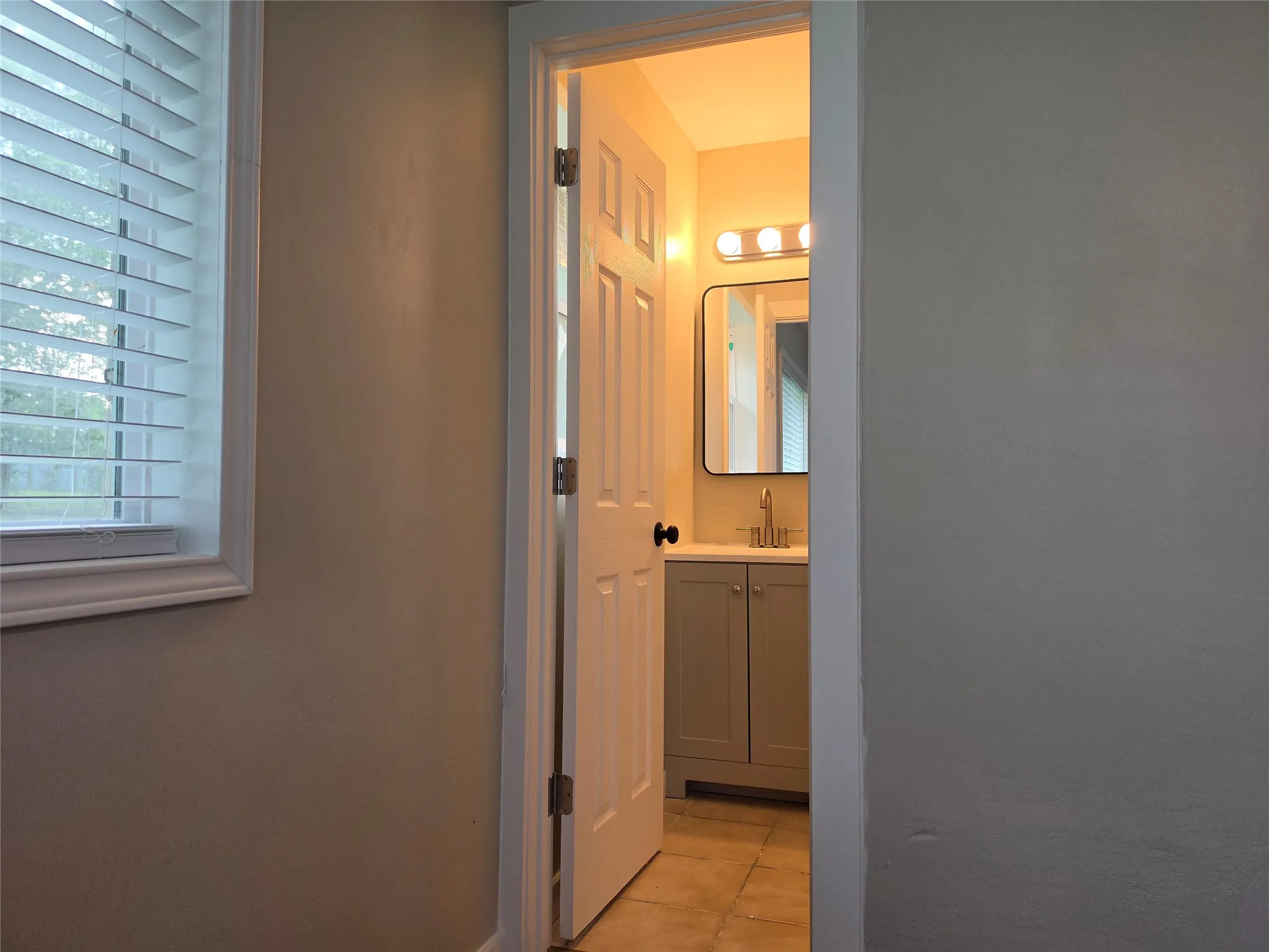 Single Family Residence For Sale in Dallas County , 6227 Bowling Brook Drive, Dallas, Texas 75241, 3 Bedroom, 2 Bathroom, 1 Garage spaces, 1,008 Sqft, built in 1970, mls#21233401, Real Estate Agent in Dallas, Homes For Sale in Dallas county, Homes For Sale in Dallas, Realtor in Dallas Texas, Real Estate Brokerage Independent Realty Texas, Luminita Cordes Realtor