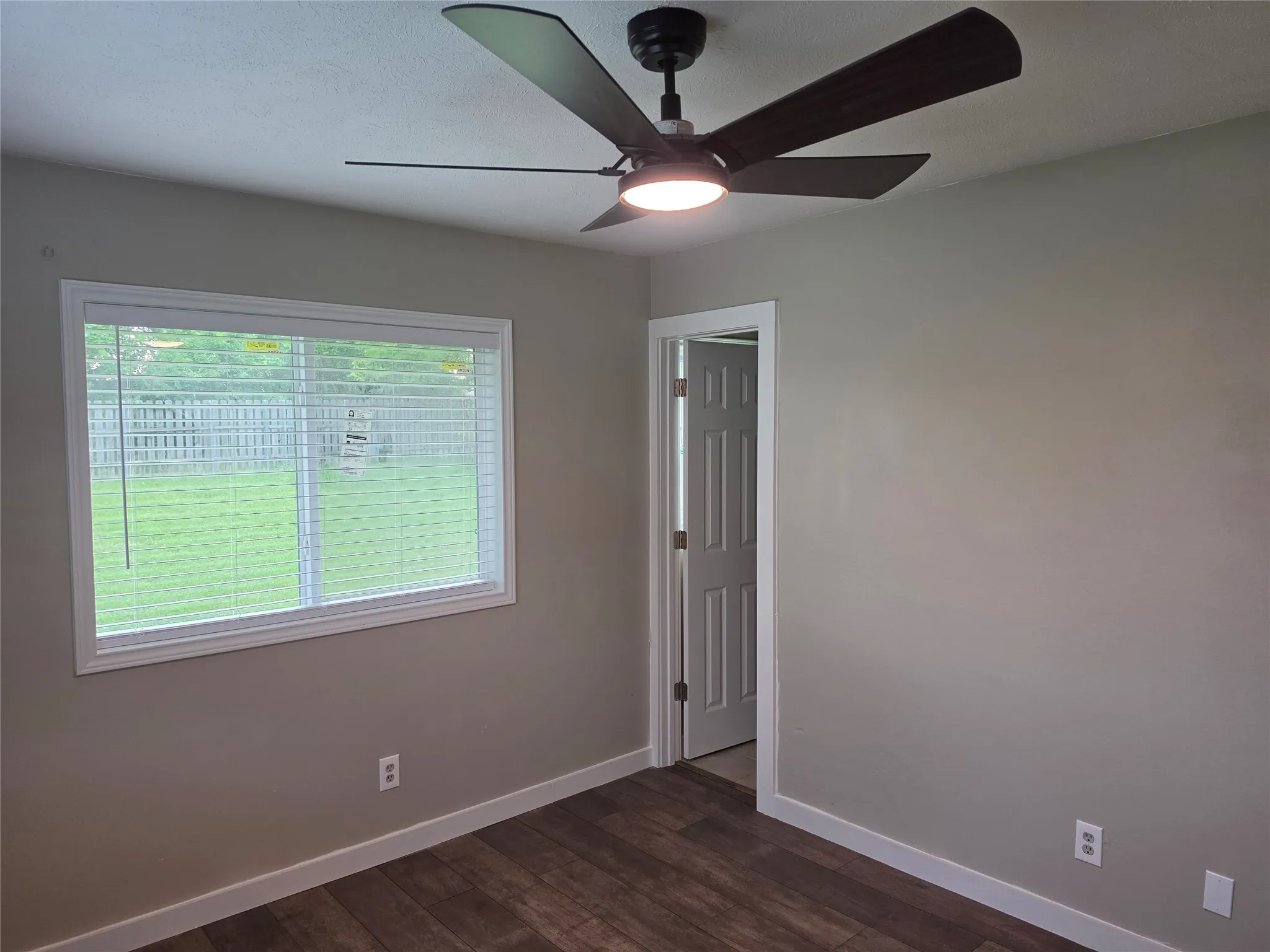 Single Family Residence For Sale in Dallas County , 6227 Bowling Brook Drive, Dallas, Texas 75241, 3 Bedroom, 2 Bathroom, 1 Garage spaces, 1,008 Sqft, built in 1970, mls#21233401, Real Estate Agent in Dallas, Homes For Sale in Dallas county, Homes For Sale in Dallas, Realtor in Dallas Texas, Real Estate Brokerage Independent Realty Texas, Luminita Cordes Realtor