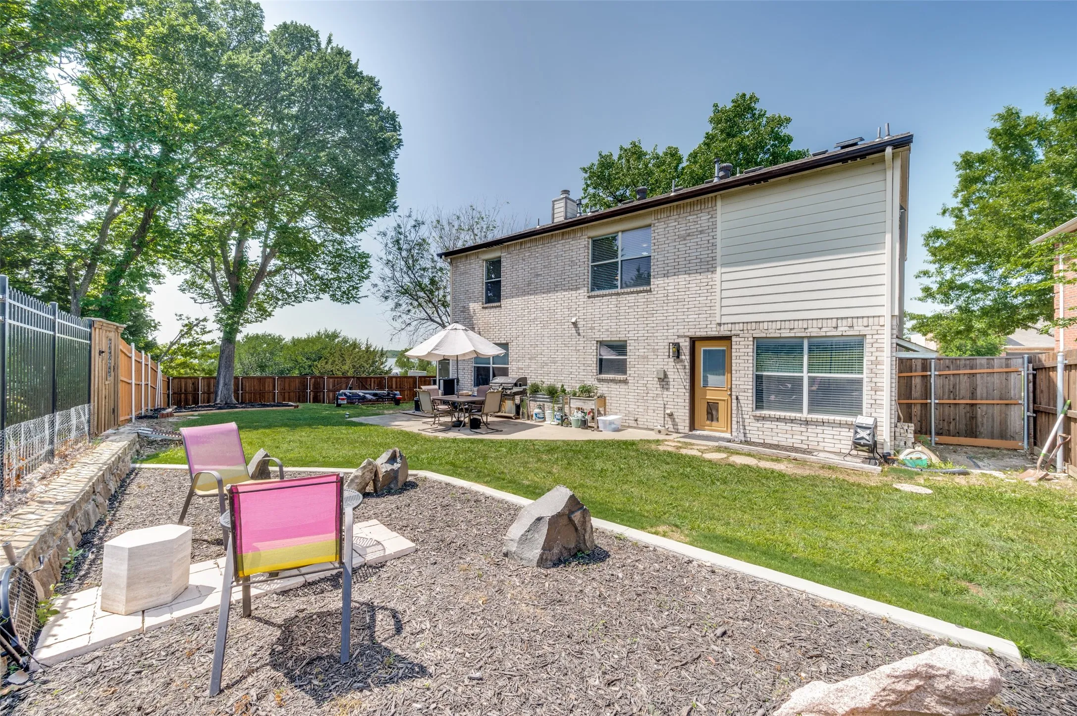 Single Family Residence For Sale in Denton County , 813 Ponderosa Ridge, Little Elm, Texas 75068, 3 Bedroom, 3 Bathroom, 2 Garage spaces, 2,072 Sqft, built in 2003, mls#21252309, Real Estate Agent in Little Elm, Homes For Sale in Denton county, Homes For Sale in Little Elm, Realtor in Little Elm Texas, Real Estate Brokerage Independent Realty Texas, Luminita Cordes Realtor